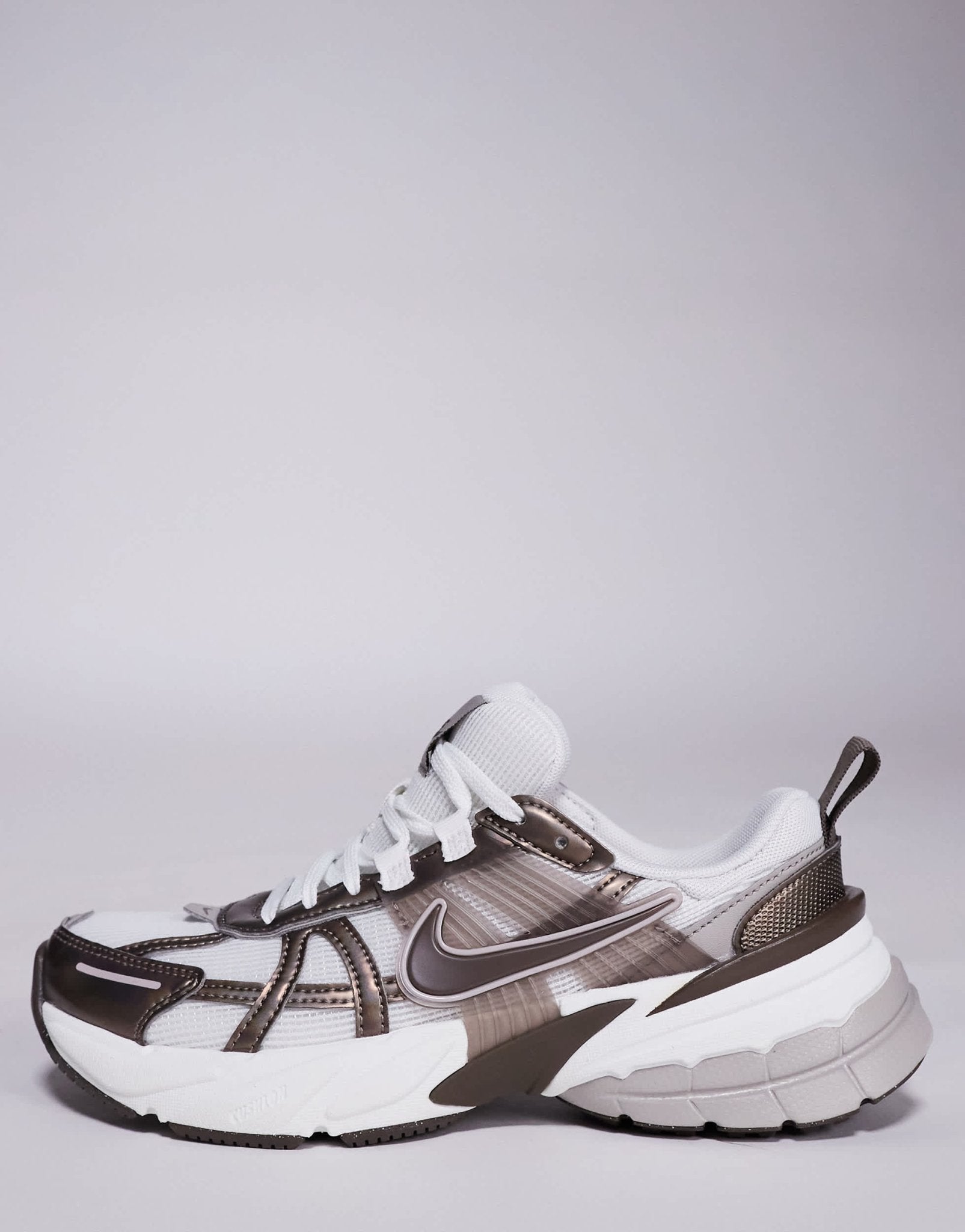 Nike V2K Run trainers in beige and white - ASOS Sample Sale EU Store