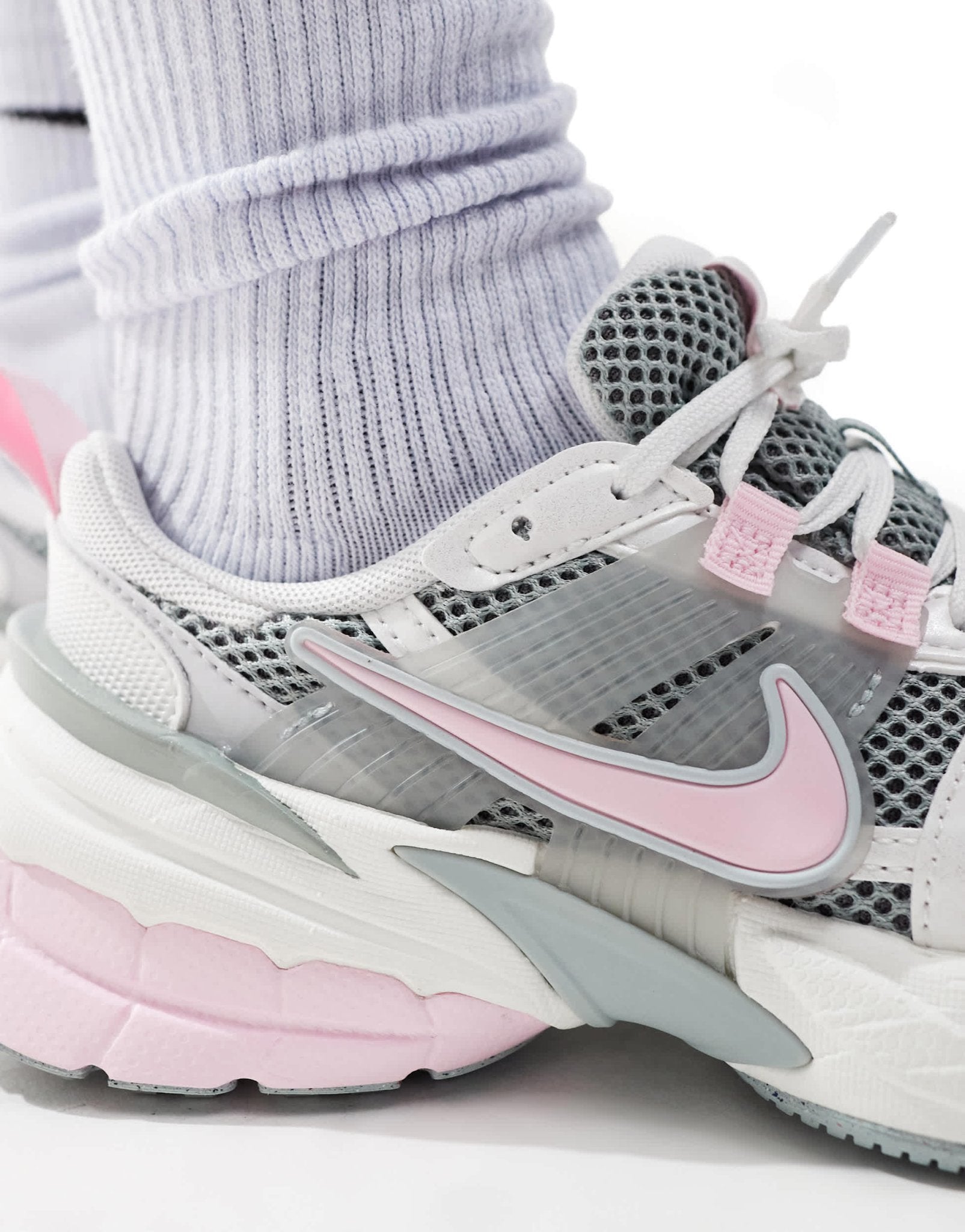 Nike V2K Run trainers in white and pink - ASOS Sample Sale EU Store