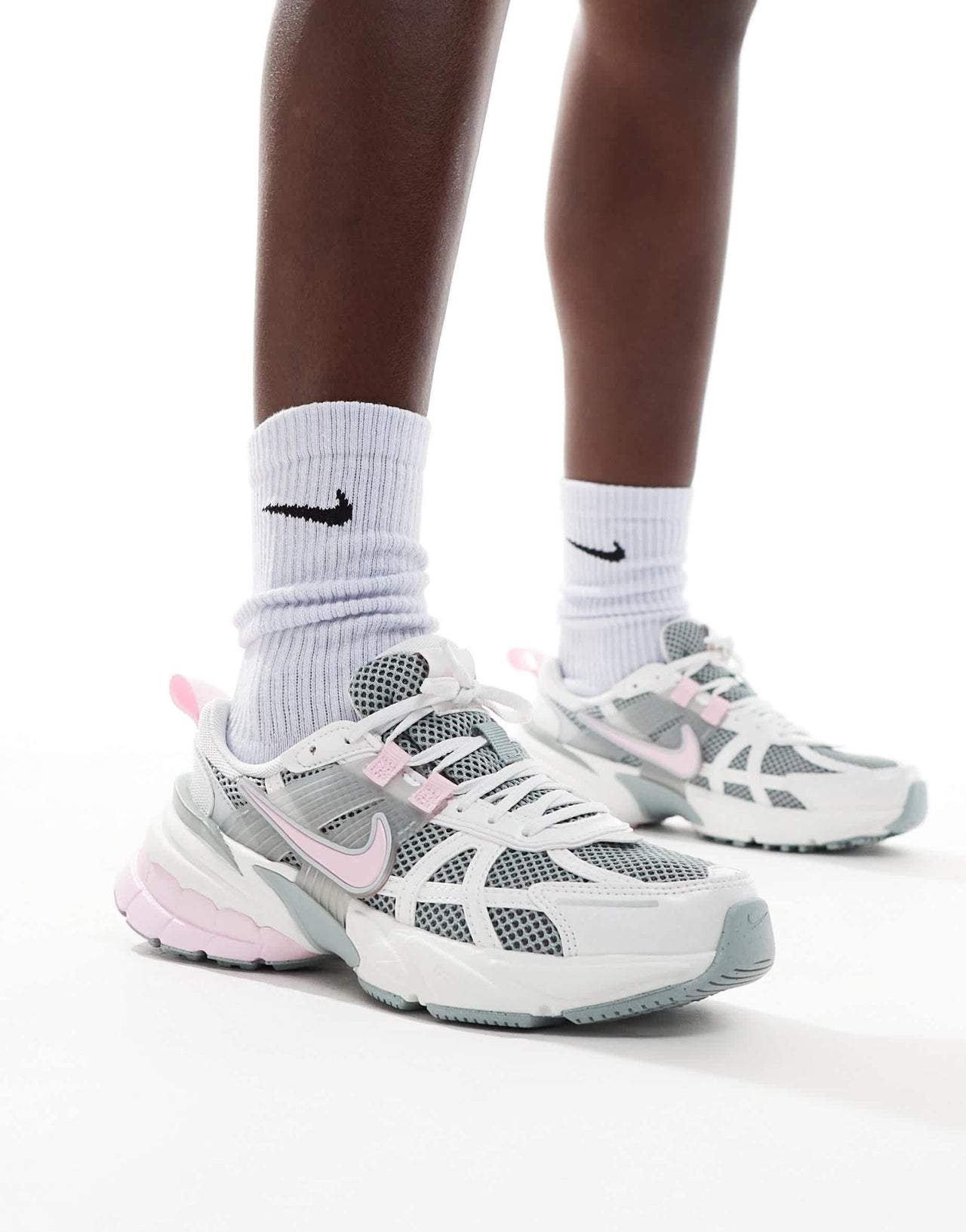 Nike V2K Run trainers in white and pink - ASOS Sample Sale EU Store