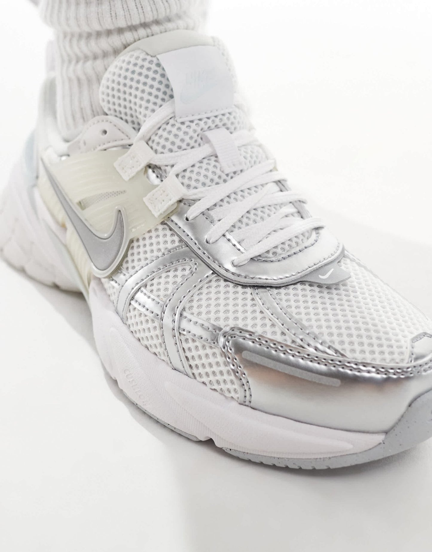 Nike V2K Run trainers in white and silver - ASOS Sample Sale EU Store