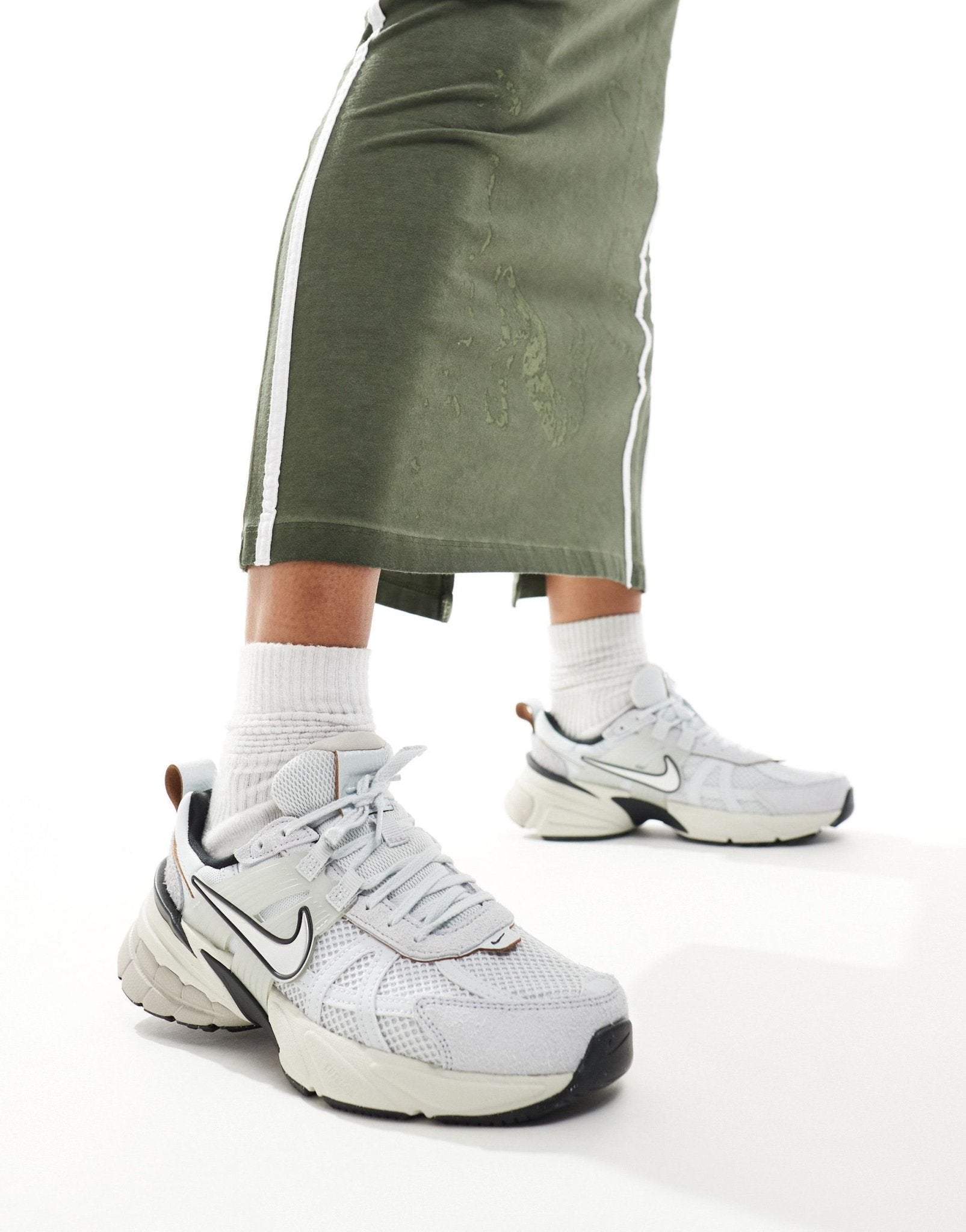 Nike V2K Run unisex trainers in white and black - ASOS Sample Sale EU Store