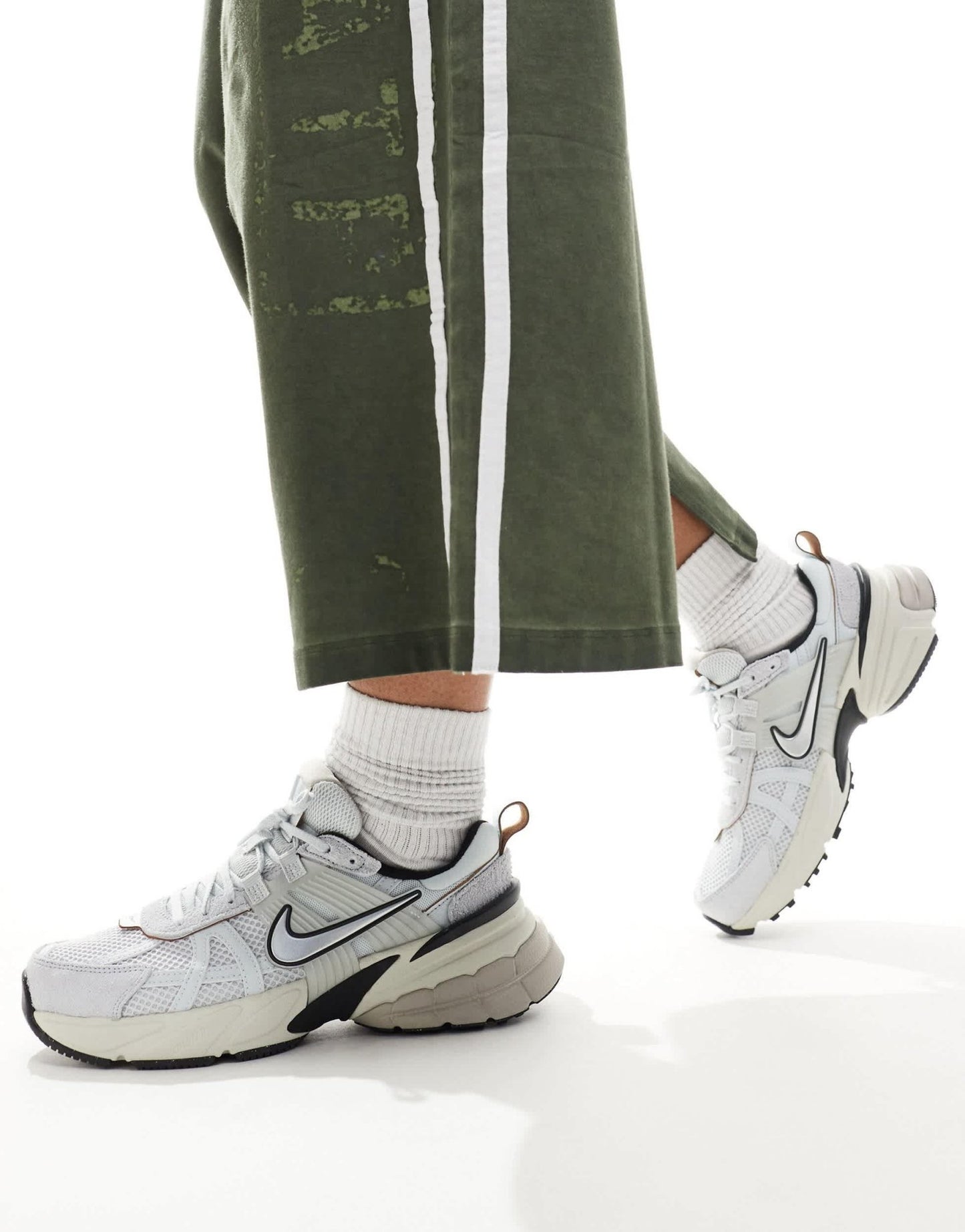 Nike V2K Run unisex trainers in white and black - ASOS Sample Sale EU Store