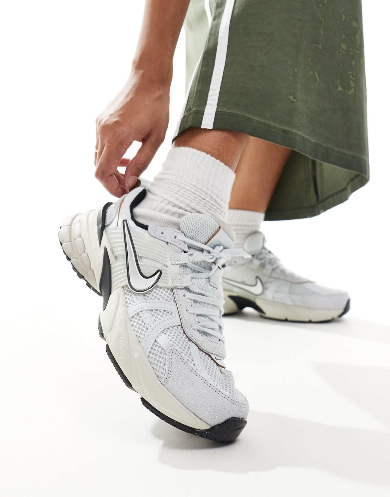 Nike V2K Run unisex trainers in white and black - ASOS Sample Sale EU Store