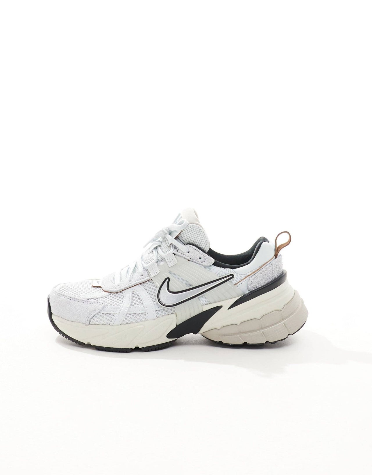 Nike V2K Run unisex trainers in white and black - ASOS Sample Sale EU Store