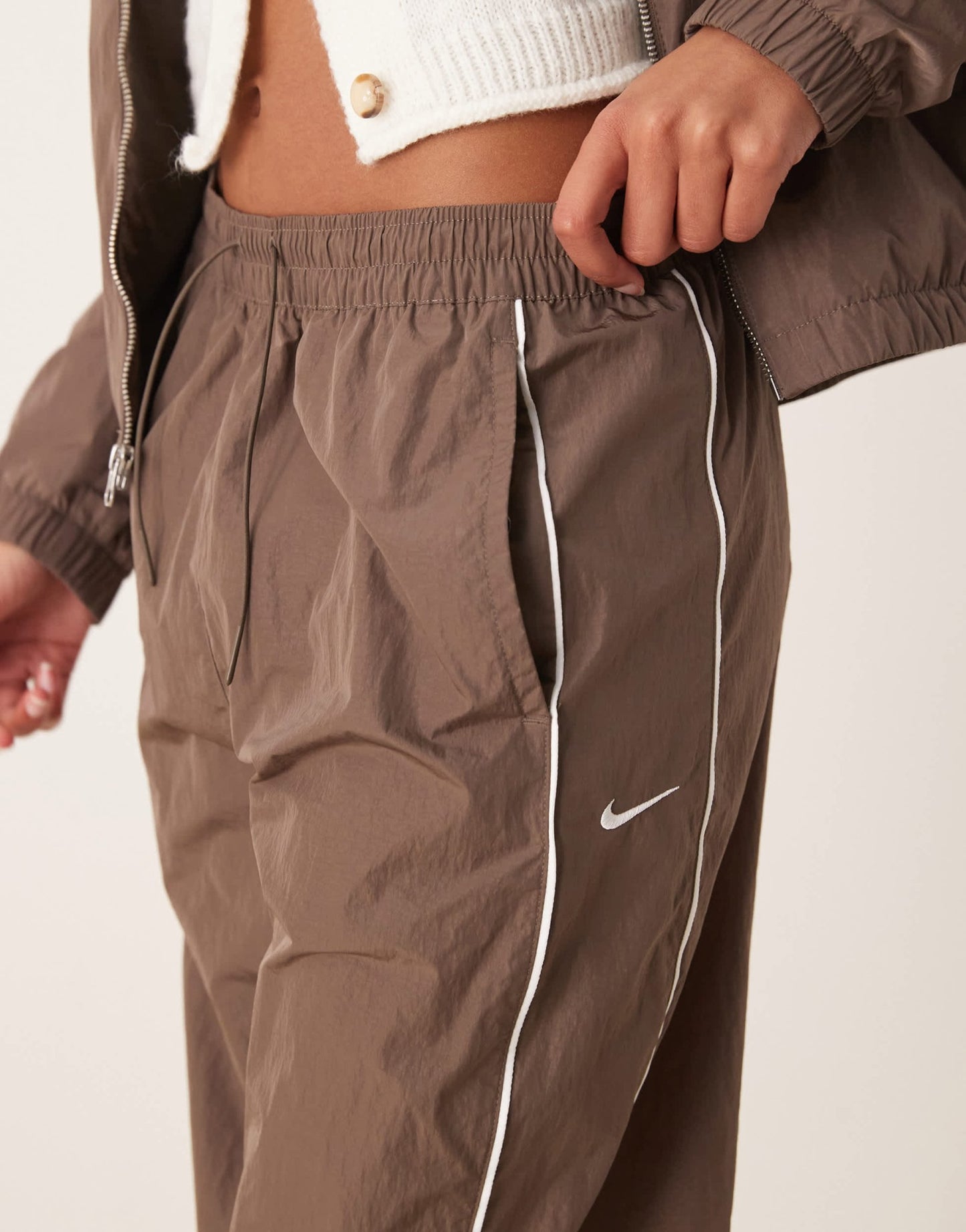 Nike windrunner trackpant in brown - ASOS Sample Sale EU Store