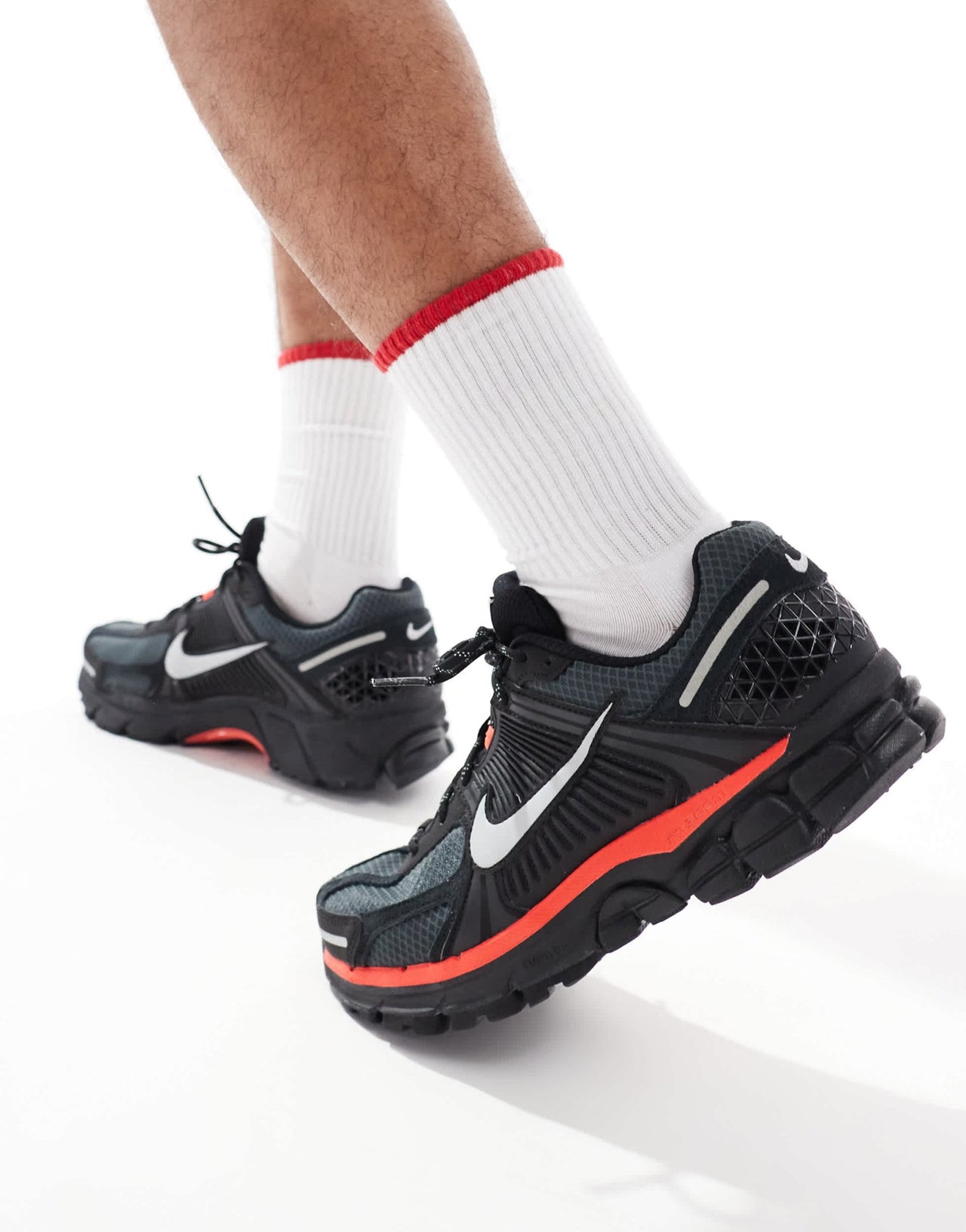 Nike Zoom Vomero 5 trainers in black and metallic silver - ASOS Sample Sale EU Store