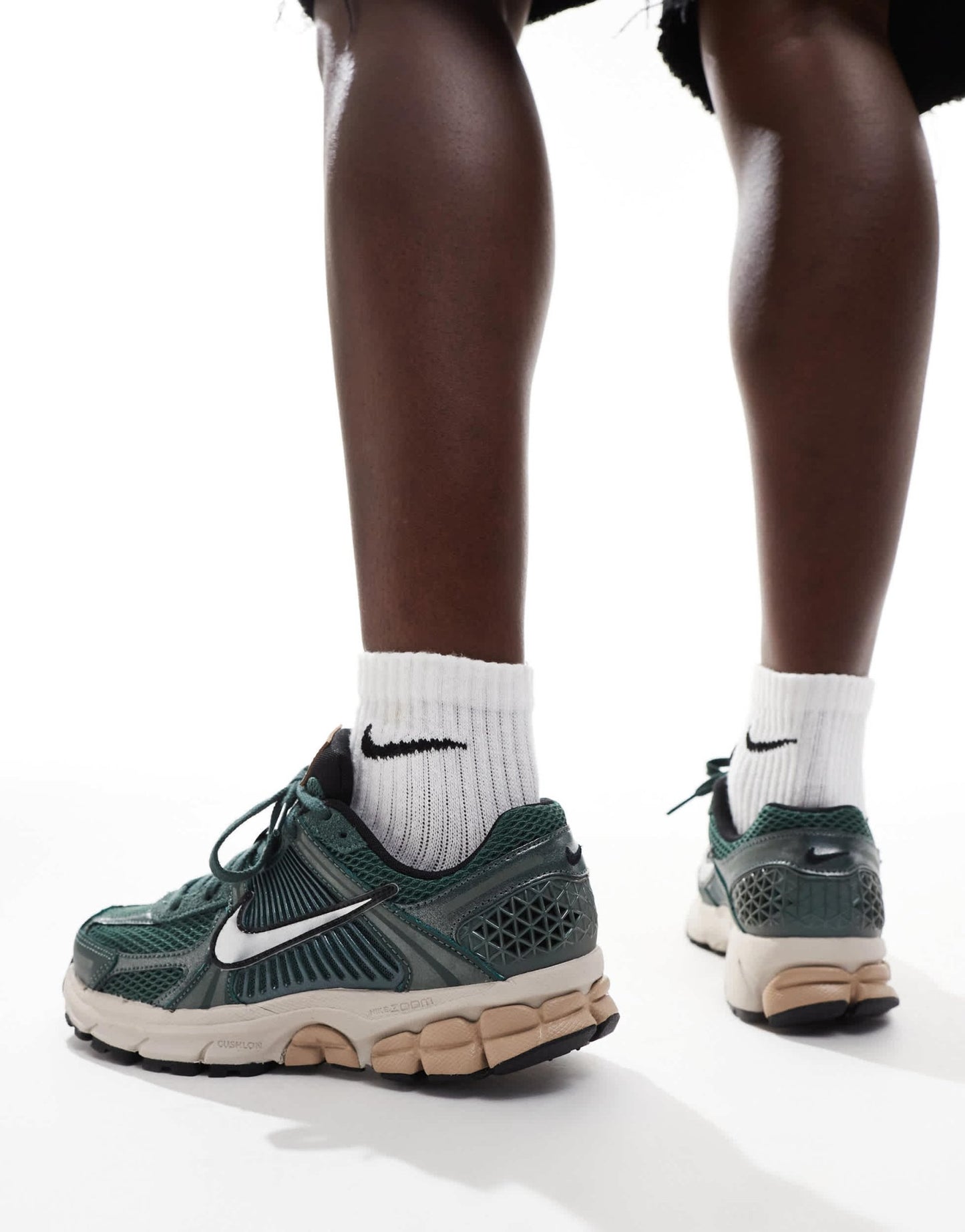Nike Zoom Vomero 5 trainers in dark green and silver - ASOS Sample Sale EU Store