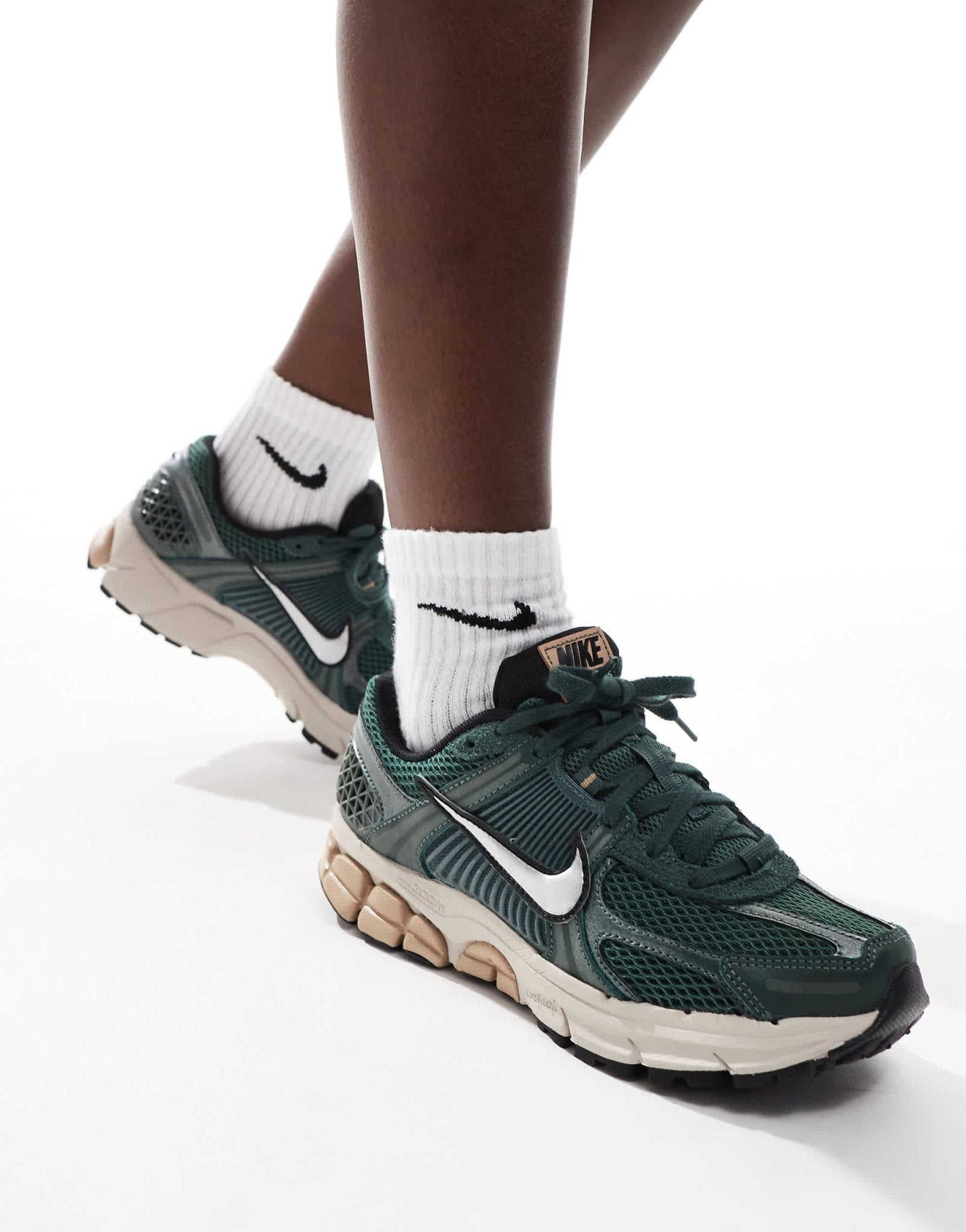 Nike Zoom Vomero 5 trainers in dark green and silver - ASOS Sample Sale EU Store