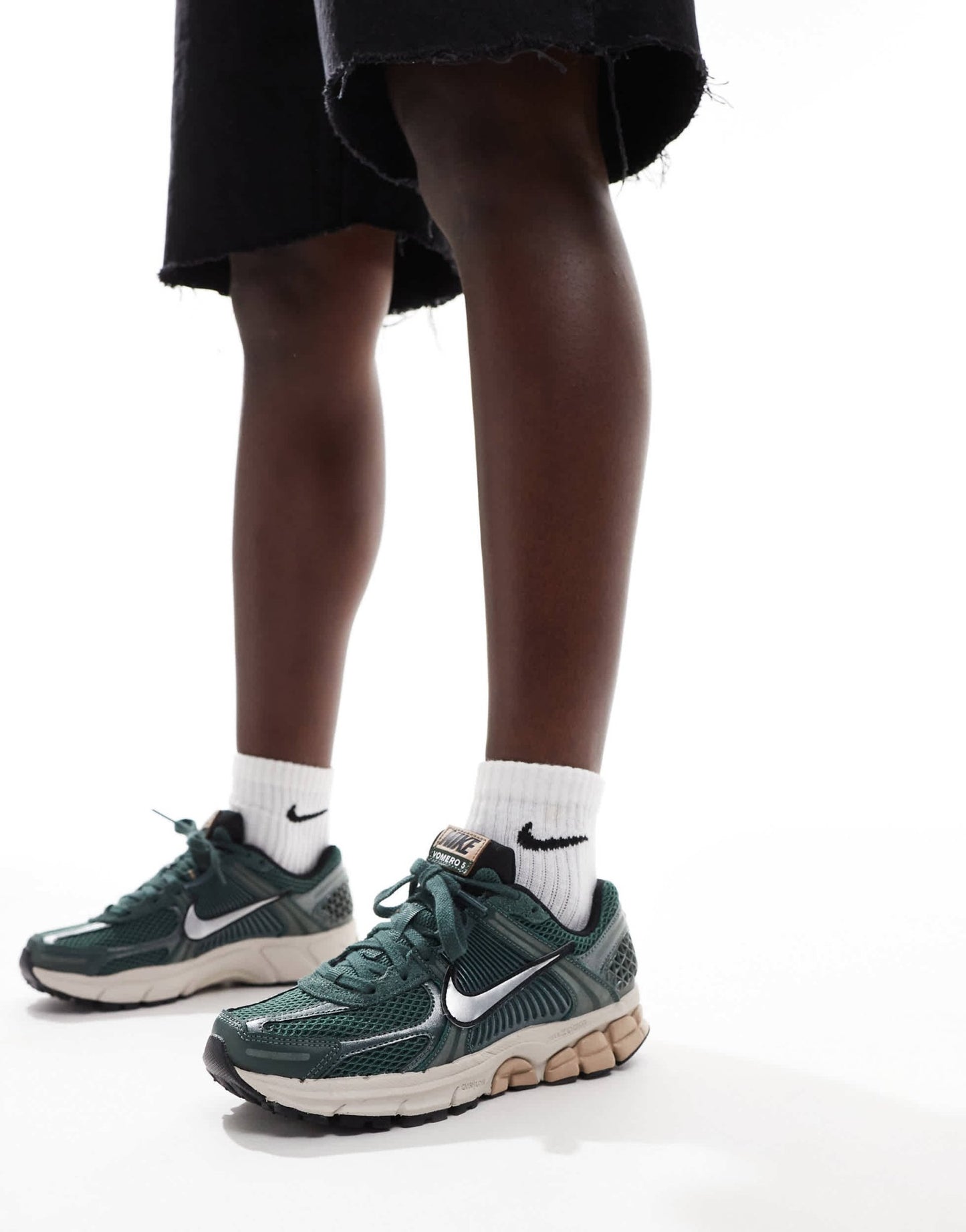 Nike Zoom Vomero 5 trainers in dark green and silver - ASOS Sample Sale EU Store