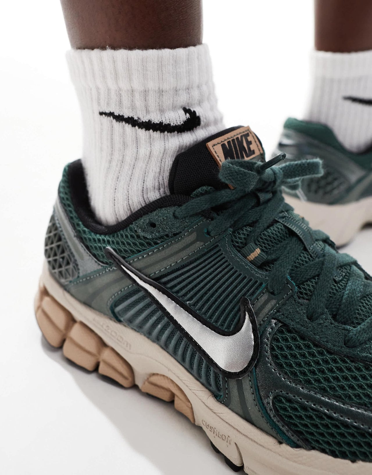 Nike Zoom Vomero 5 trainers in dark green and silver - ASOS Sample Sale EU Store