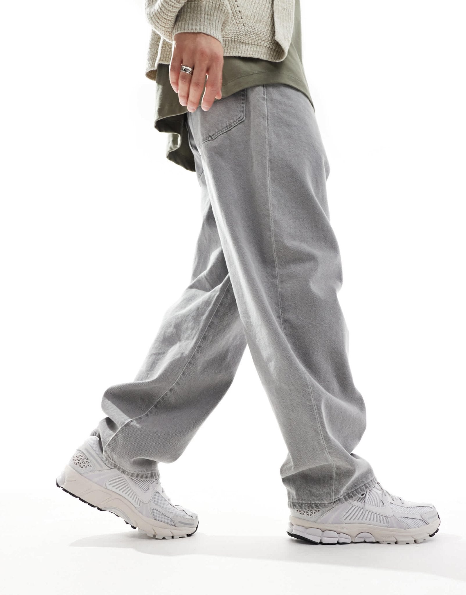 Nike Zoom Vomero 5 trainers in grey and off white - ASOS Sample Sale EU Store