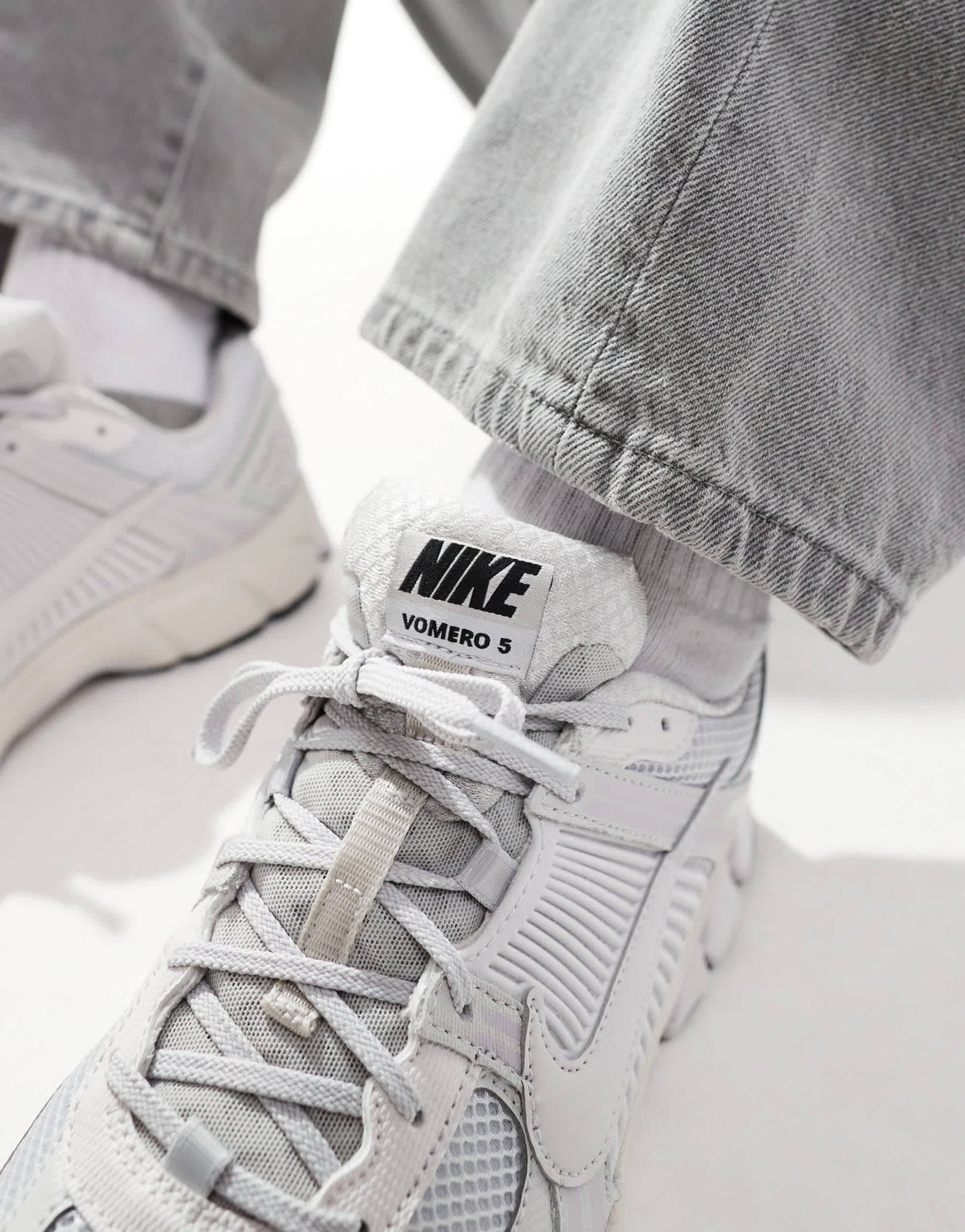 Nike Zoom Vomero 5 trainers in grey and off white - ASOS Sample Sale EU Store