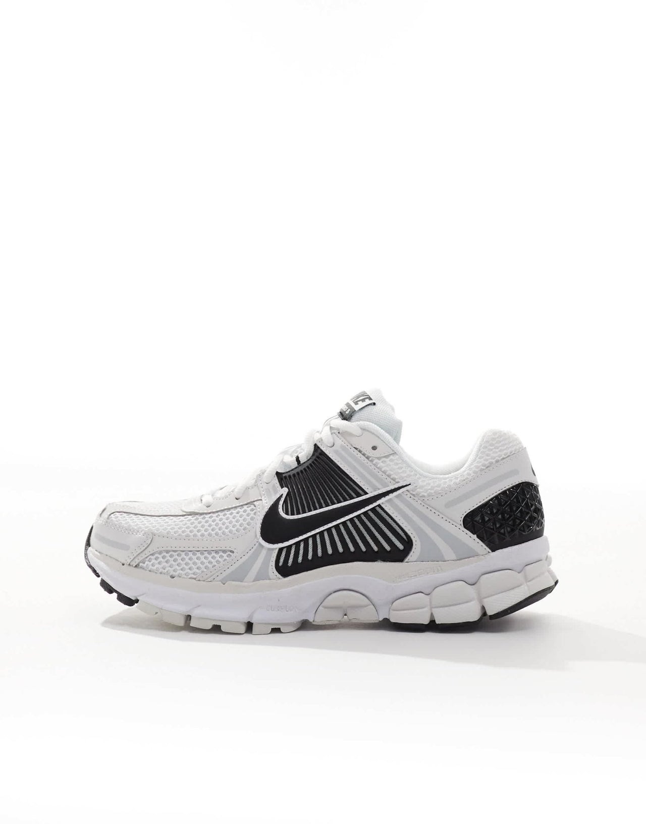 Nike Zoom Vomero 5 trainers in white and black - ASOS Sample Sale EU Store