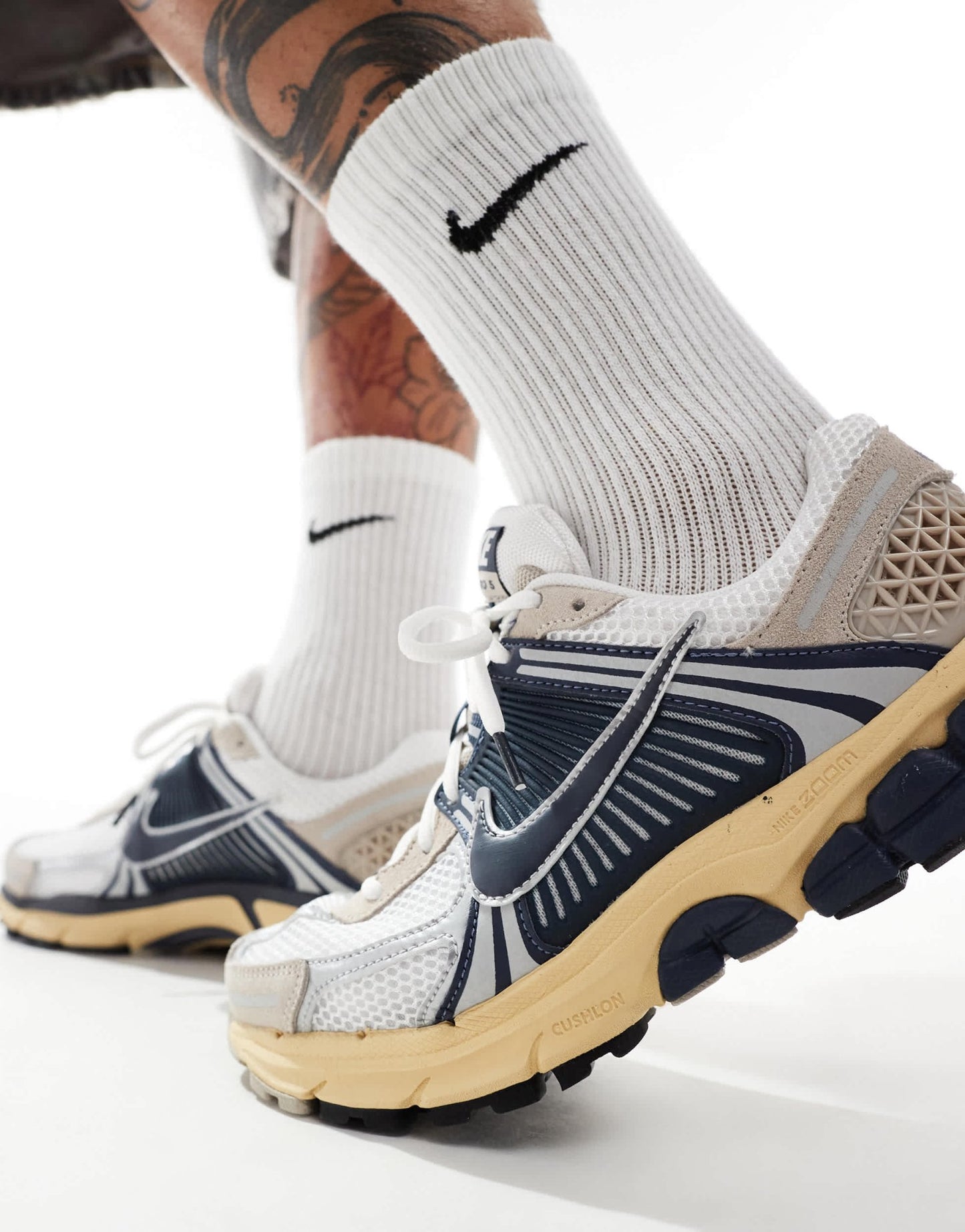 Nike Zoom Vomero 5 trainers in white and navy - ASOS Sample Sale EU Store