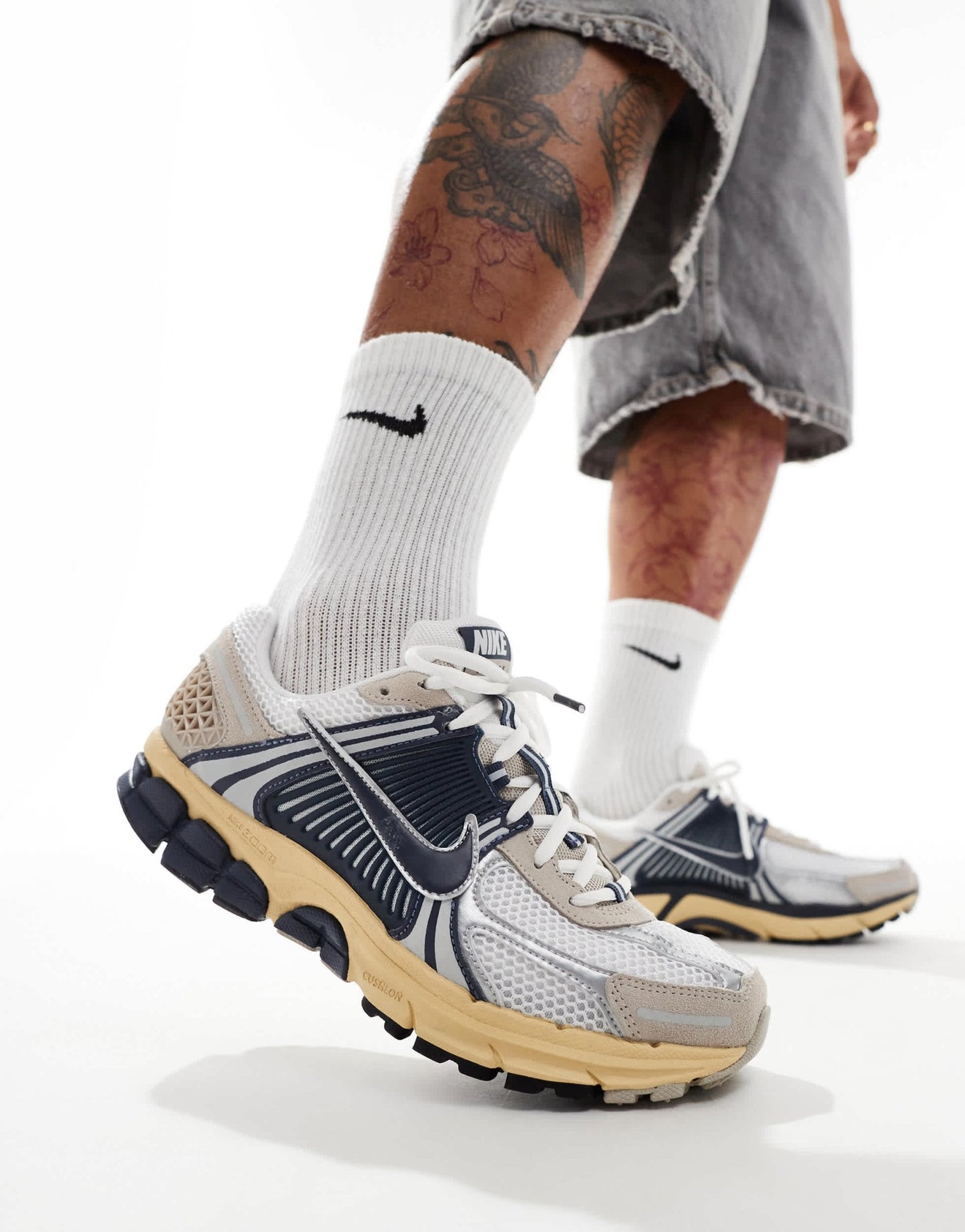 Nike Zoom Vomero 5 trainers in white and navy - ASOS Sample Sale EU Store