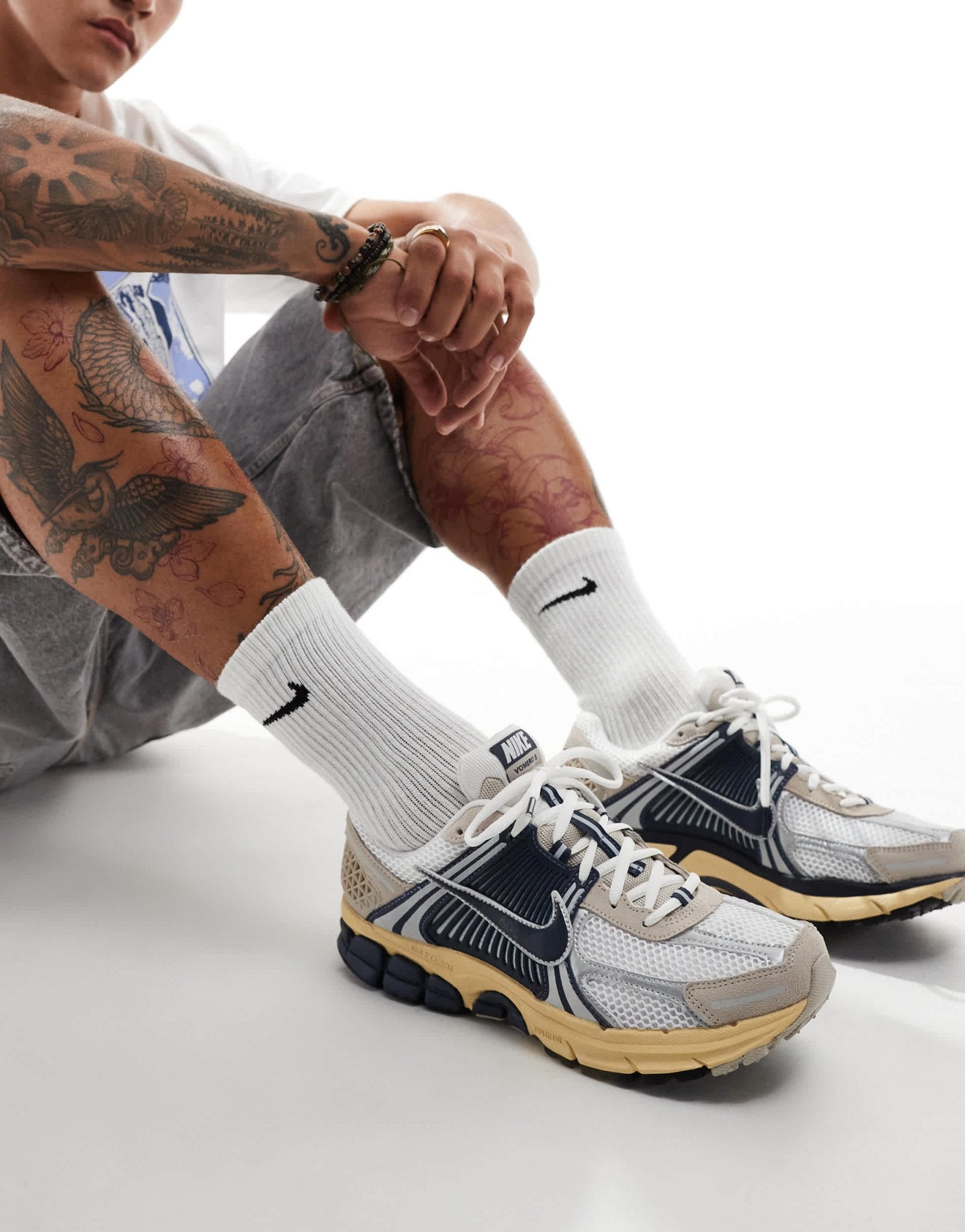 Nike Zoom Vomero 5 trainers in white and navy - ASOS Sample Sale EU Store