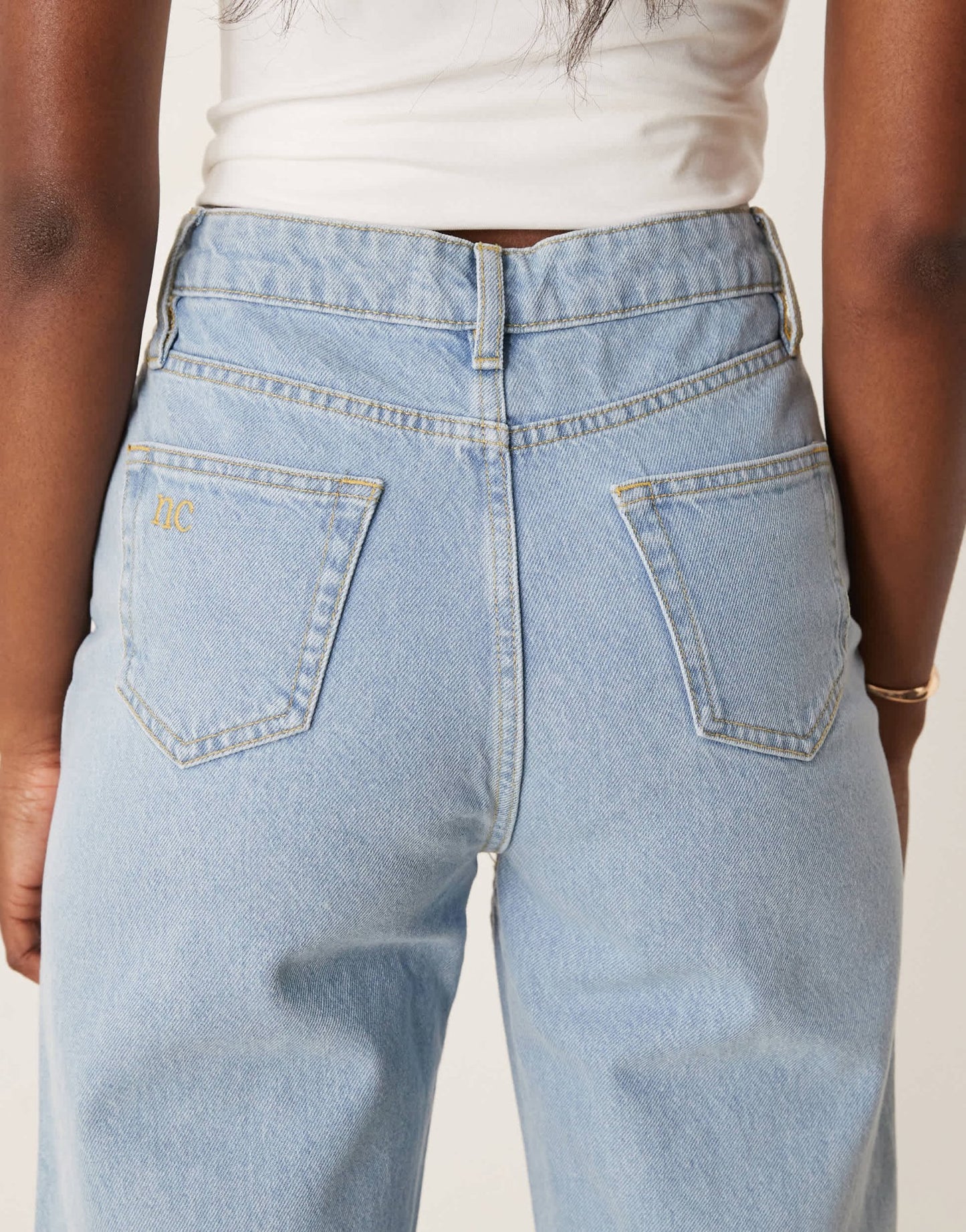 Nobody's Child barrel leg jeans in light wash denim - ASOS Sample Sale EU Store