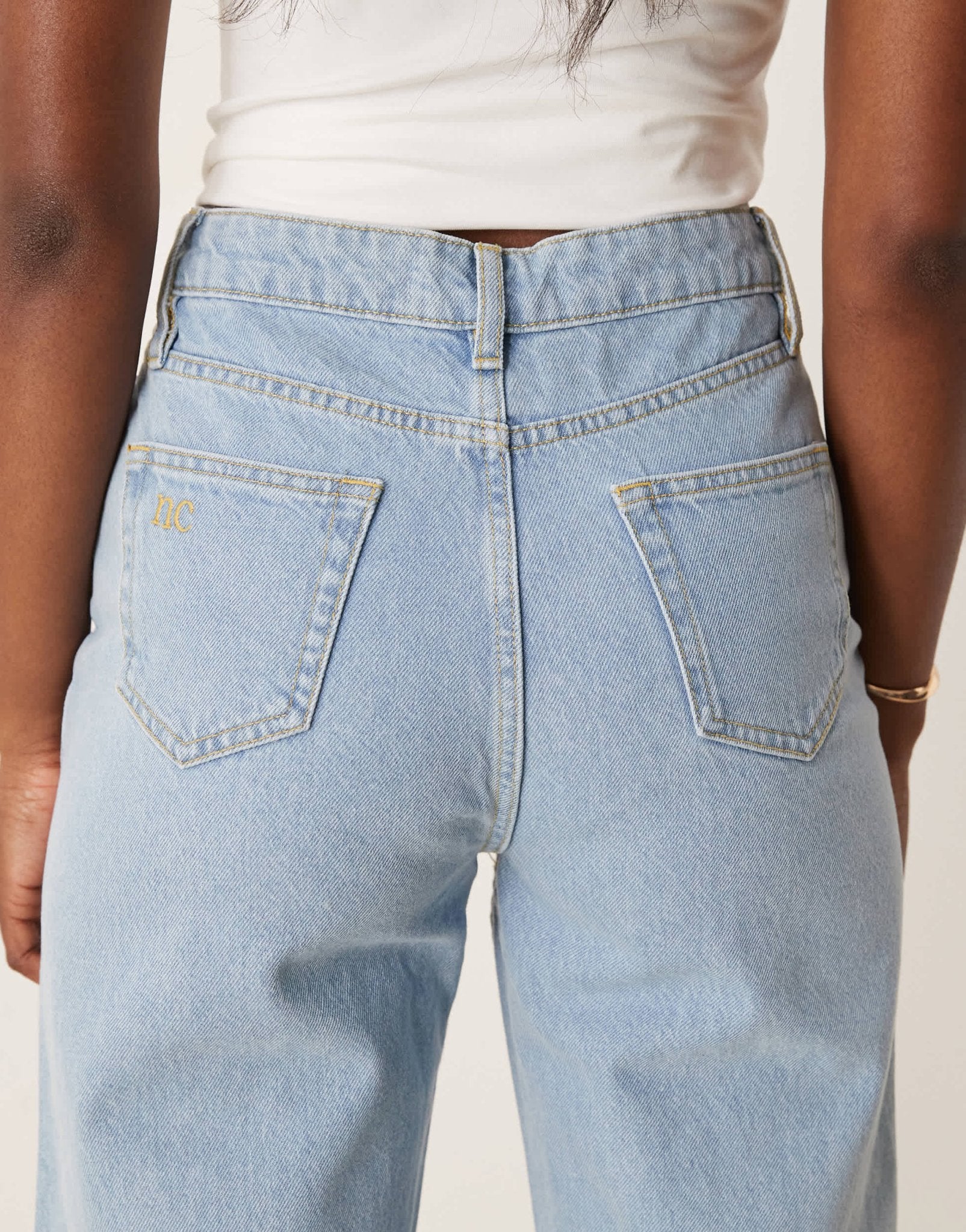 Nobody's Child barrel leg jeans in light wash denim - ASOS Sample Sale EU Store