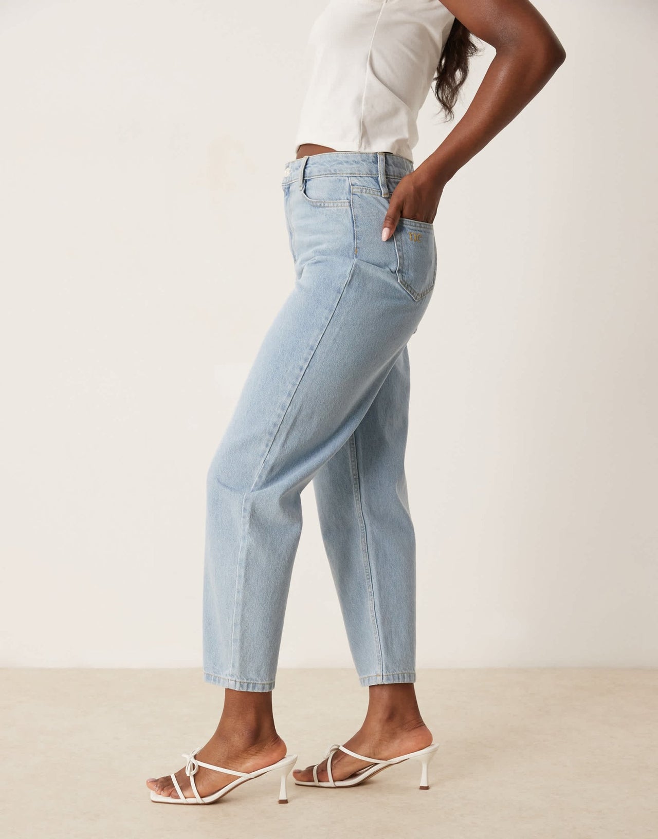Nobody's Child barrel leg jeans in light wash denim - ASOS Sample Sale EU Store