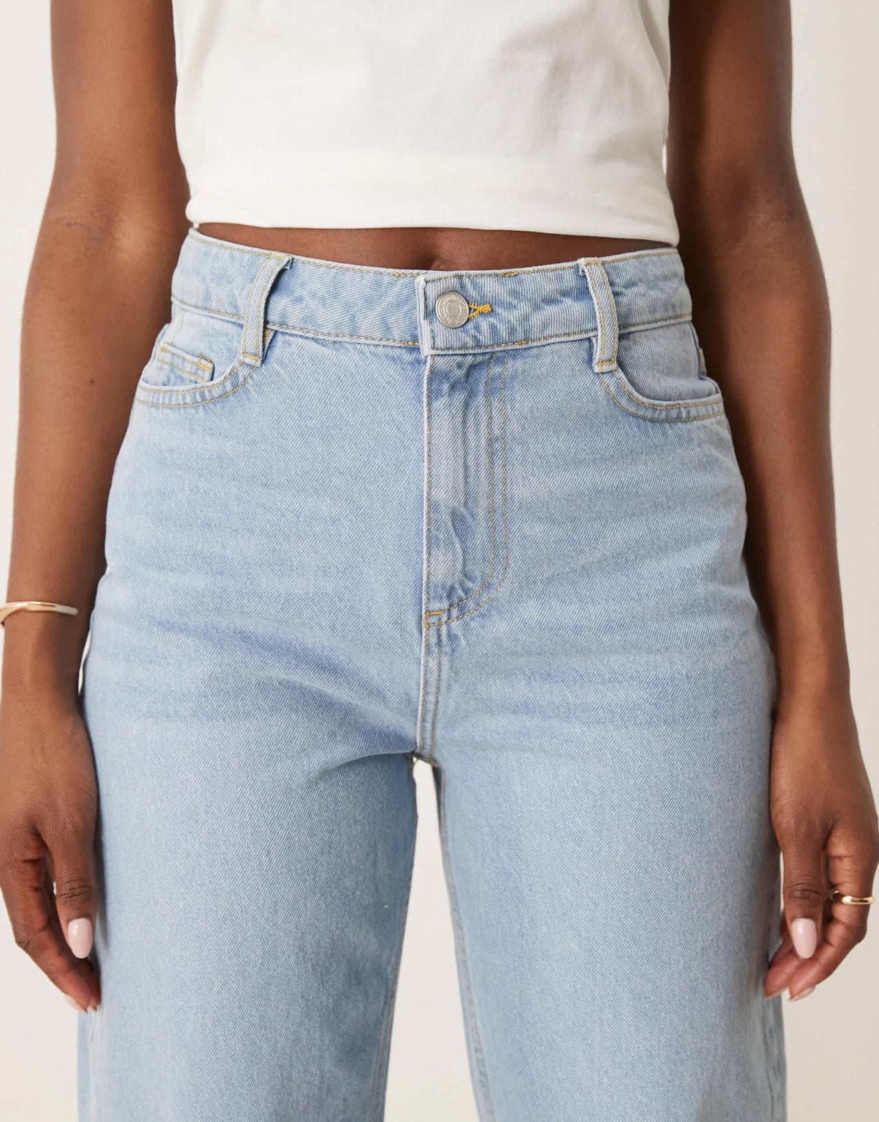 Nobody's Child barrel leg jeans in light wash denim - ASOS Sample Sale EU Store