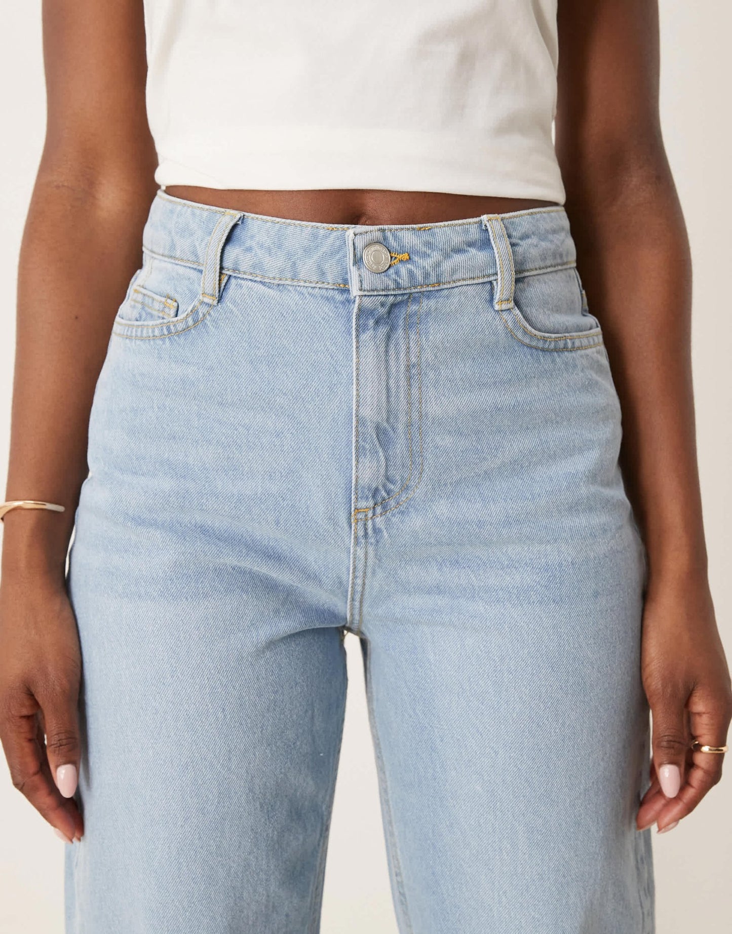 Nobody's Child barrel leg jeans in light wash denim - ASOS Sample Sale EU Store