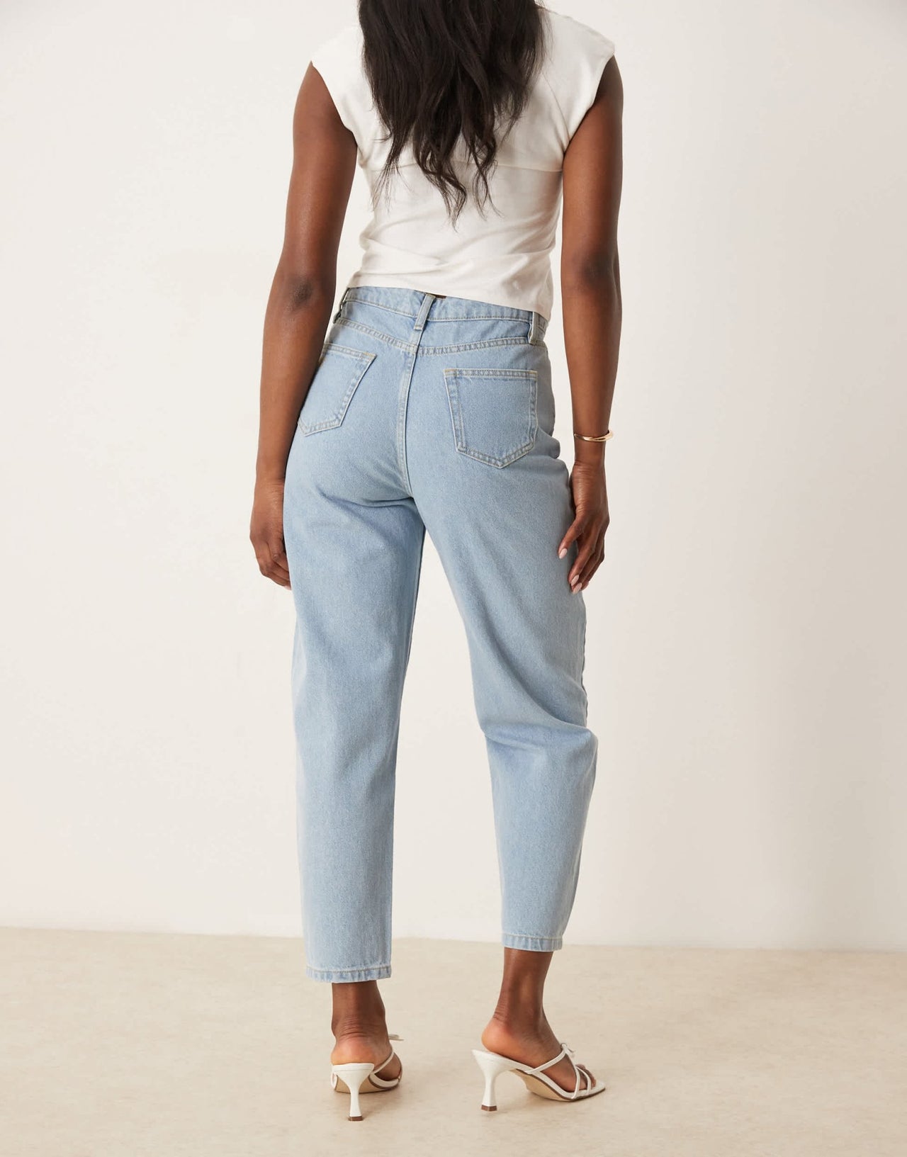 Nobody's Child barrel leg jeans in light wash denim - ASOS Sample Sale EU Store