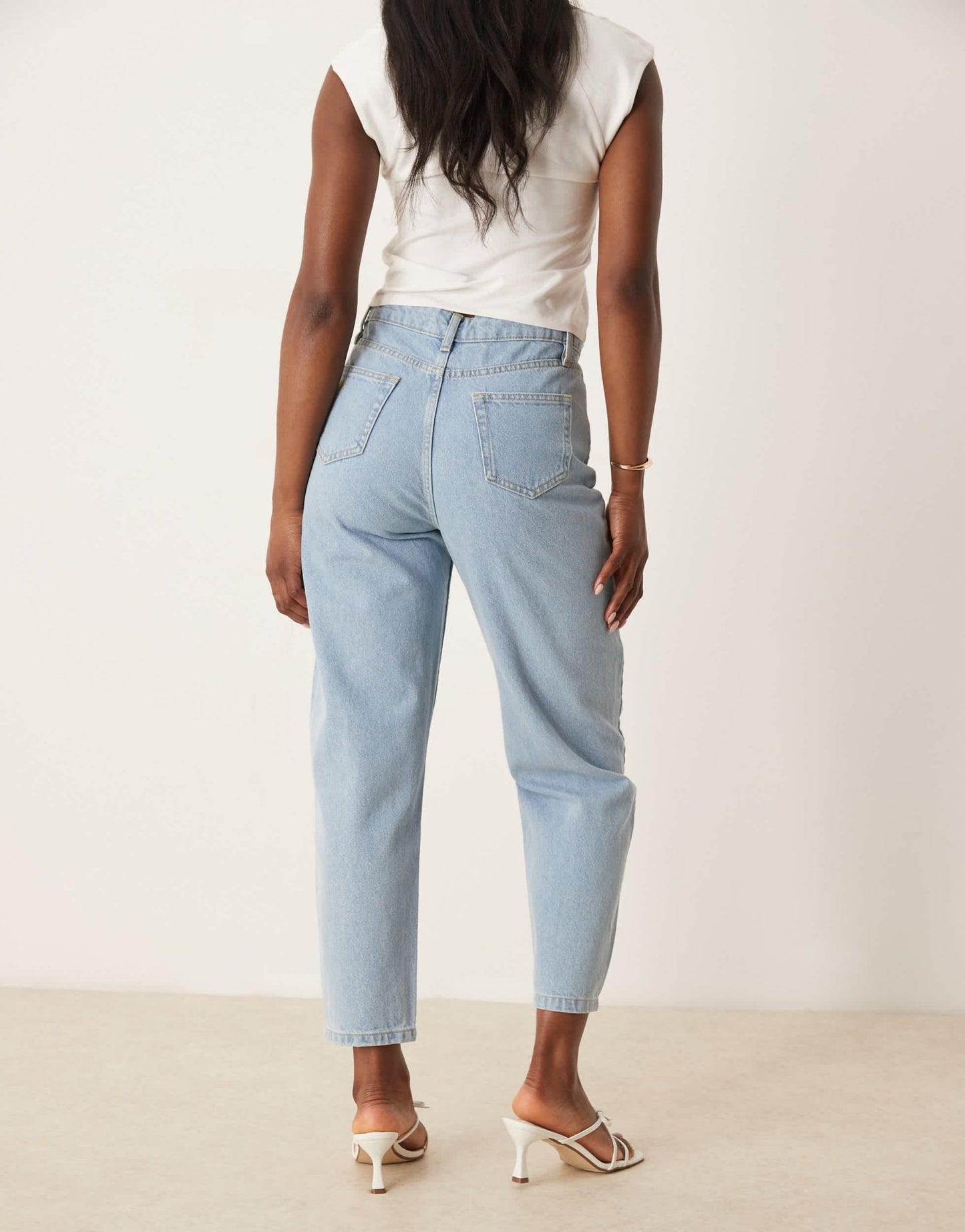 Nobody's Child barrel leg jeans in light wash denim - ASOS Sample Sale EU Store