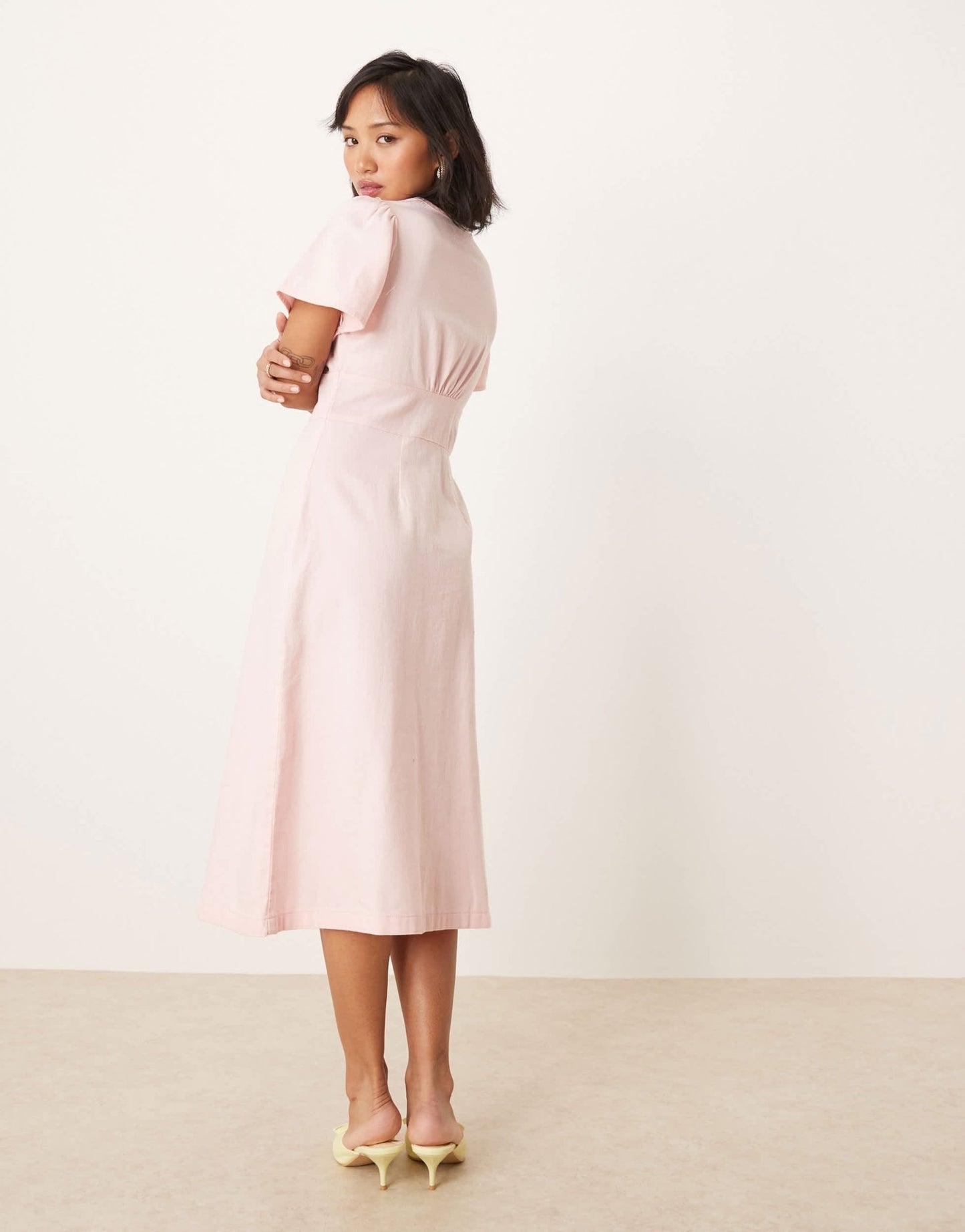 Nobody's Child Petite Alexa denim midi dress in pink - ASOS Sample Sale EU Store
