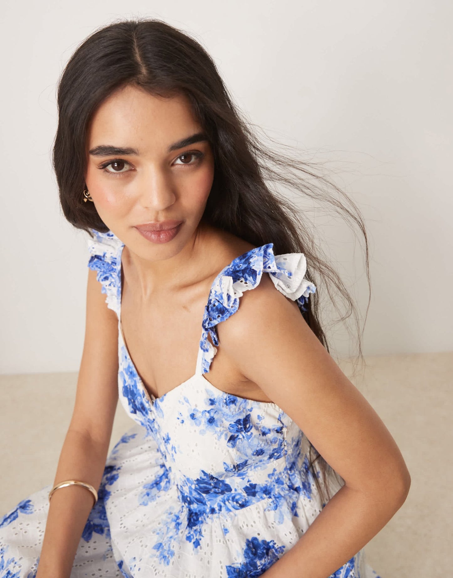 Nobody's Child Rhys flutter sleeve tiered midi dress in white blue floral - ASOS Sample Sale EU Store