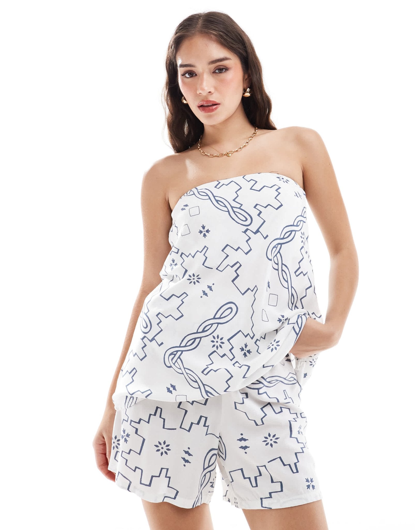 ONLY geo print shorts in white - ASOS Sample Sale EU Store