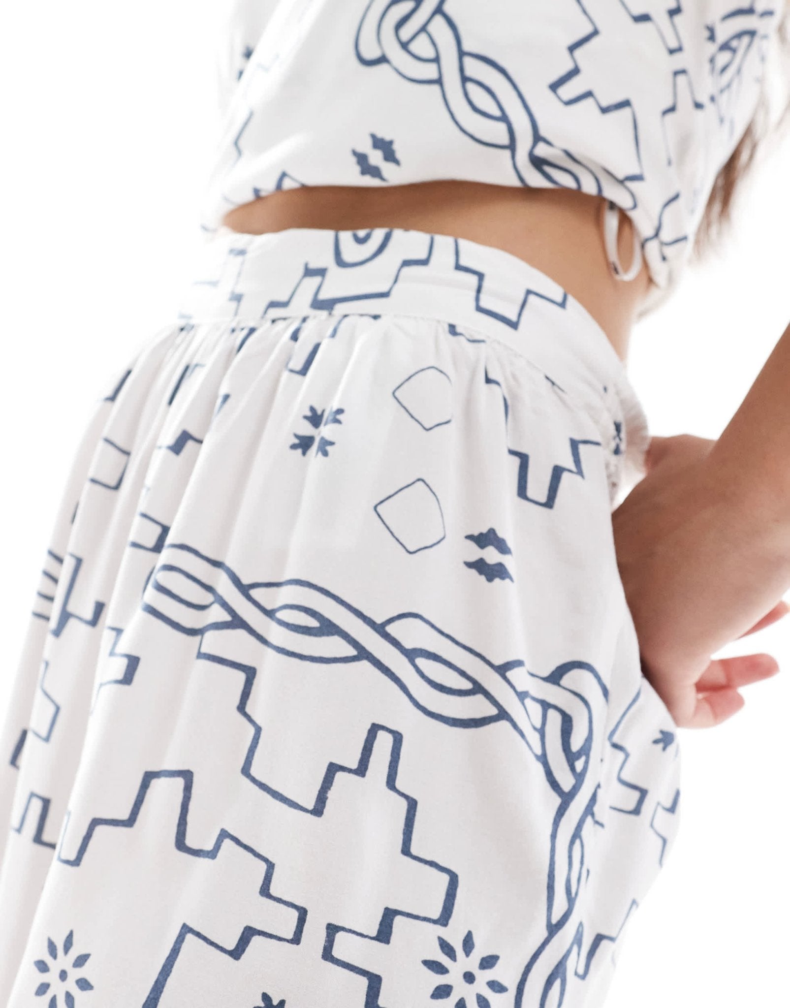 ONLY geo print shorts in white - ASOS Sample Sale EU Store