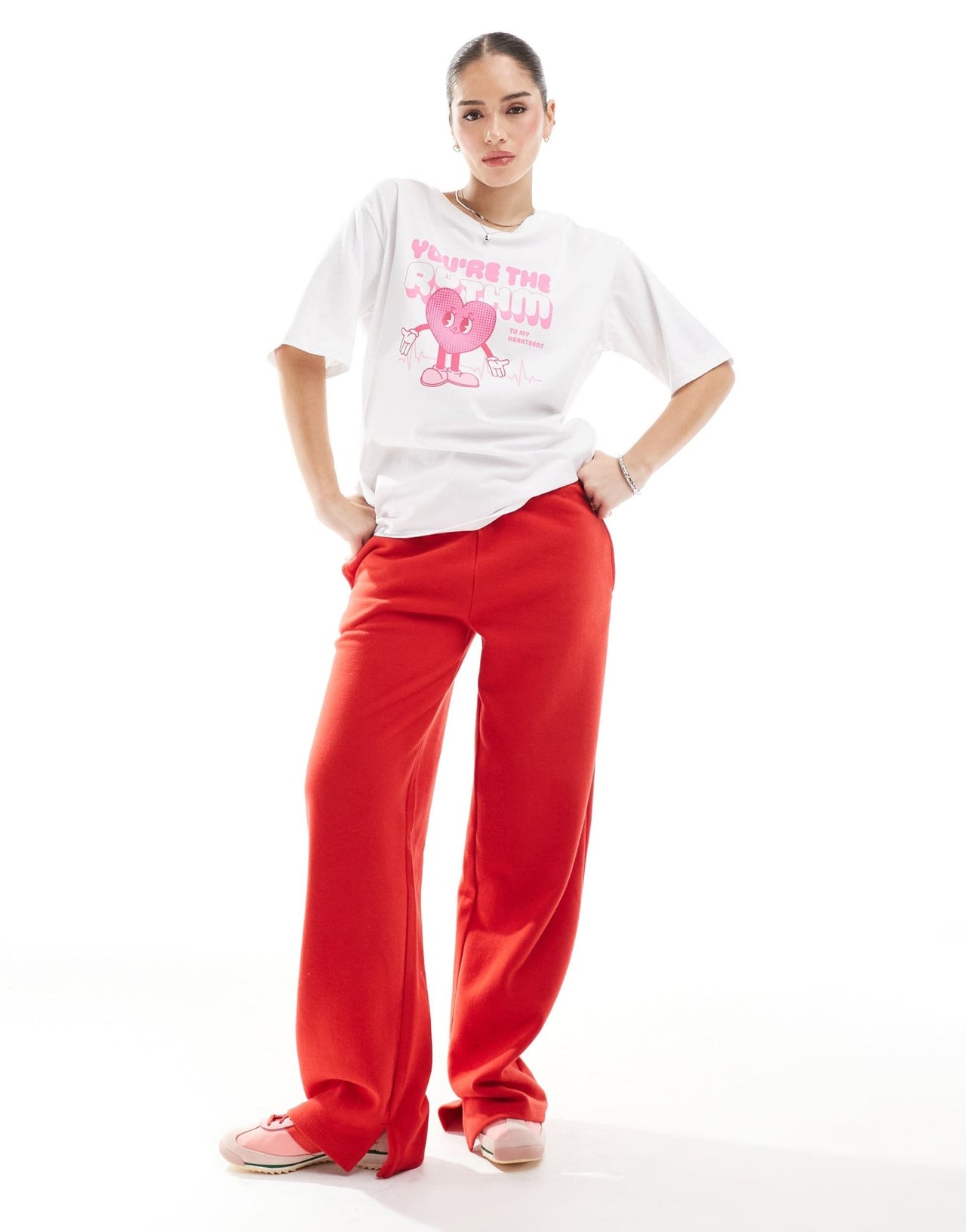 ONLY oversized t-shirt with heart graphic in white - ASOS Sample Sale EU Store