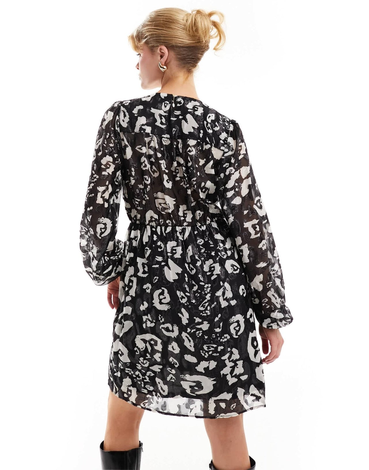 ONLY wrap mini dress in black and white floral - ASOS Sample Sale EU Store