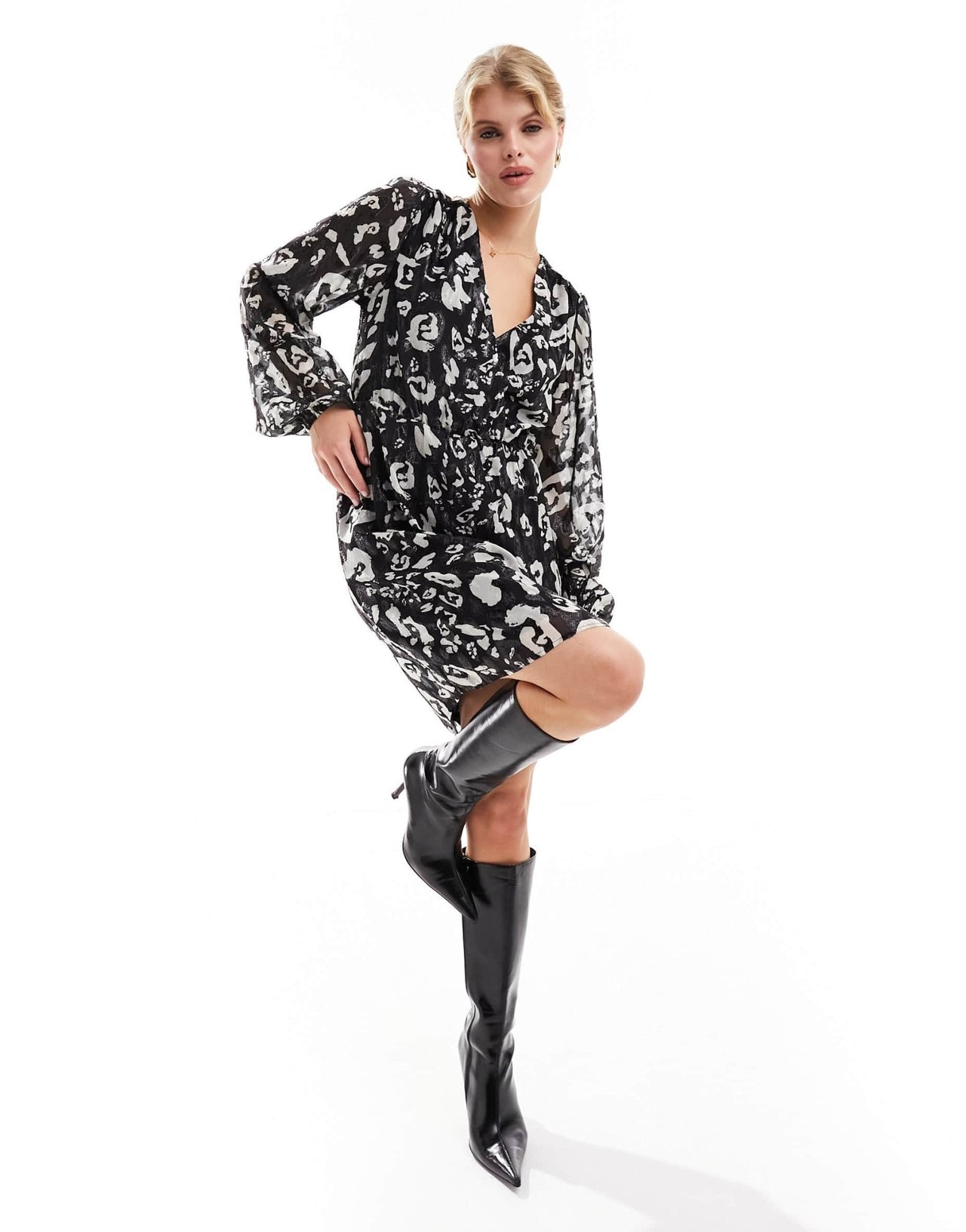 ONLY wrap mini dress in black and white floral - ASOS Sample Sale EU Store