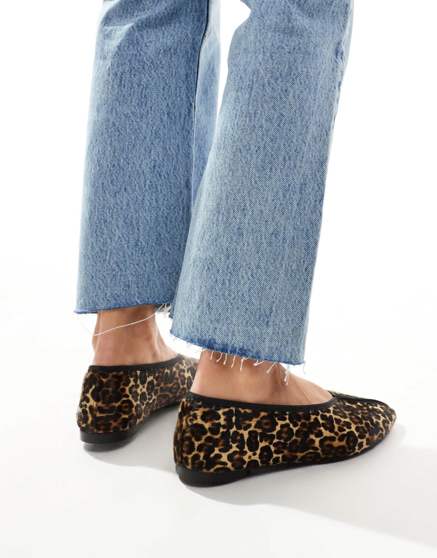& Other Stories leather pointed ballerina pumps with front seam detail in textured leopard - ASOS Sample Sale EU Store