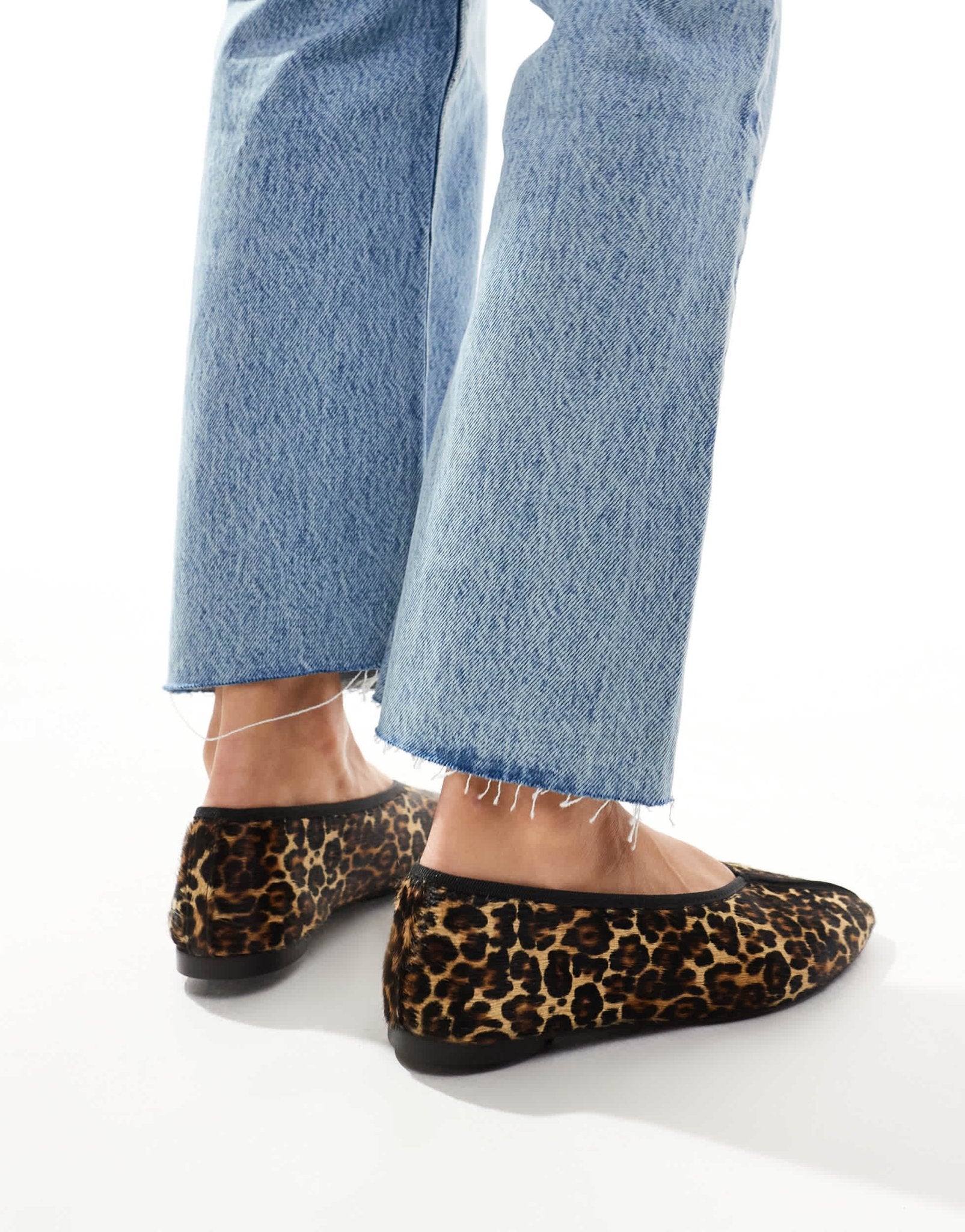 & Other Stories leather pointed ballerina pumps with front seam detail in textured leopard - ASOS Sample Sale EU Store
