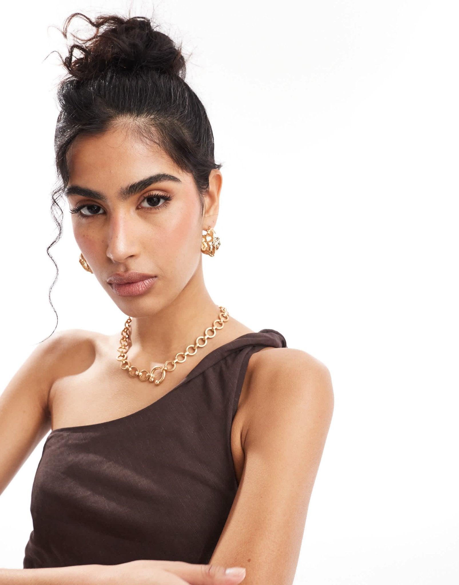 & Other Stories one shoulder linen midi dress with twisted strap detail in dark brown - ASOS Sample Sale EU Store