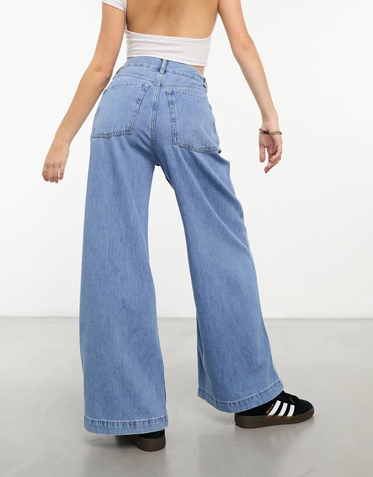 & Other Stories stone cut relaxed leg jeans in soft blue wash - ASOS Sample Sale EU Store