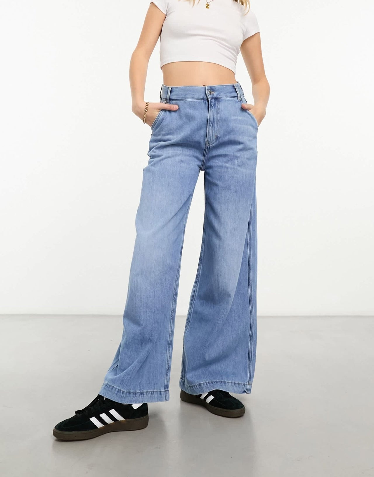 & Other Stories stone cut relaxed leg jeans in soft blue wash - ASOS Sample Sale EU Store