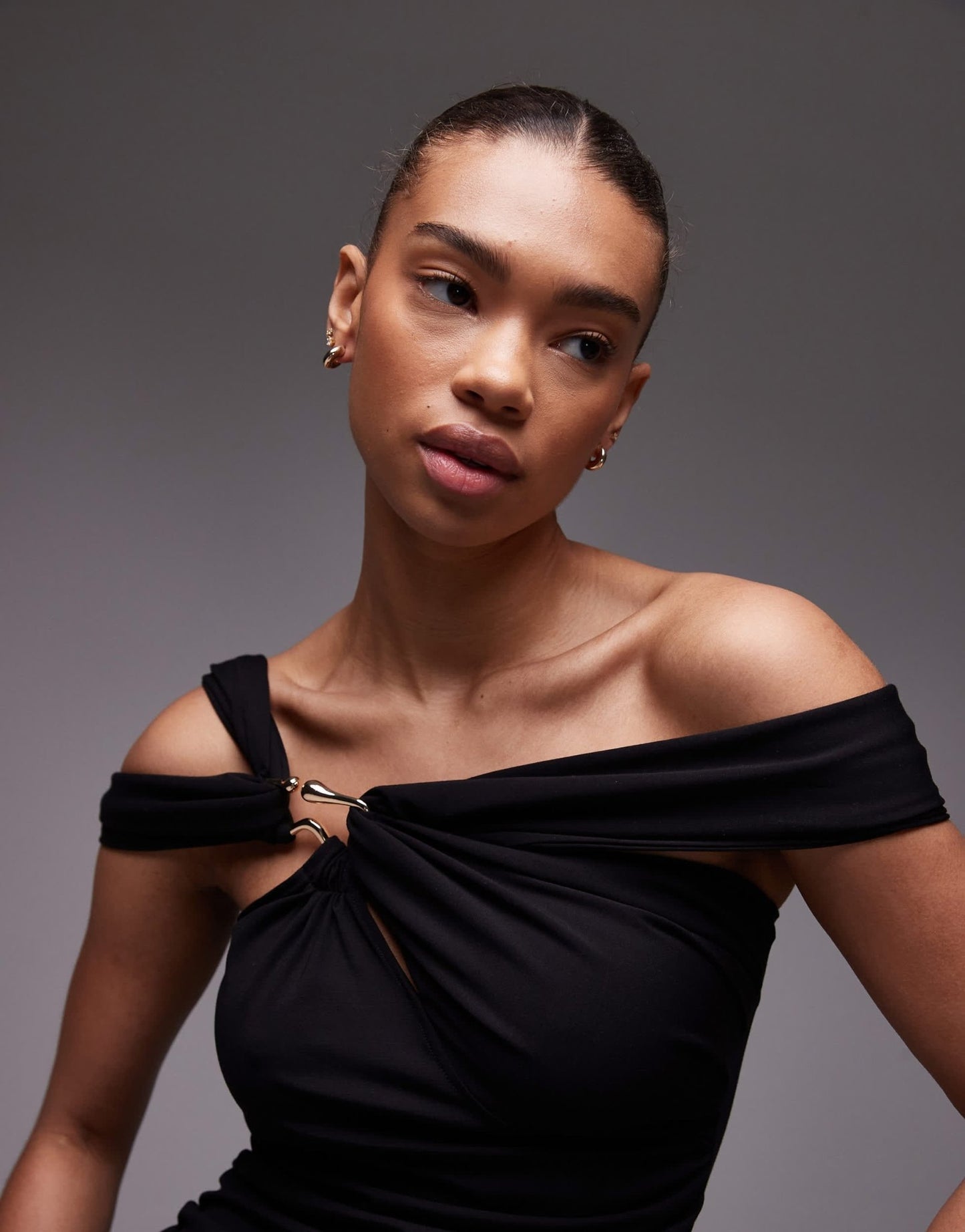 & Other Stories structured jersey midi dress with off shoulder and metal clasp in black - ASOS Sample Sale EU Store