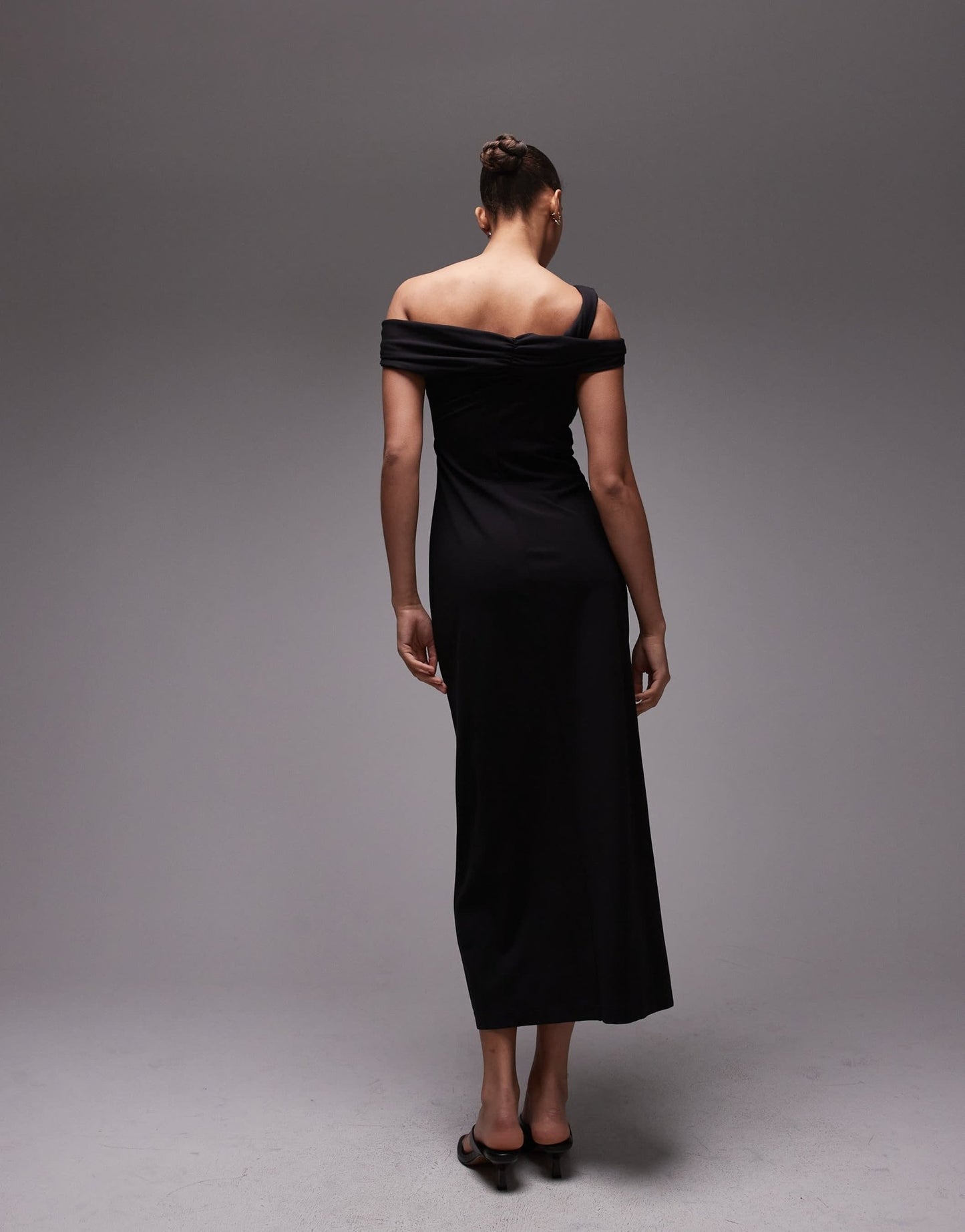 & Other Stories structured jersey midi dress with off shoulder and metal clasp in black - ASOS Sample Sale EU Store