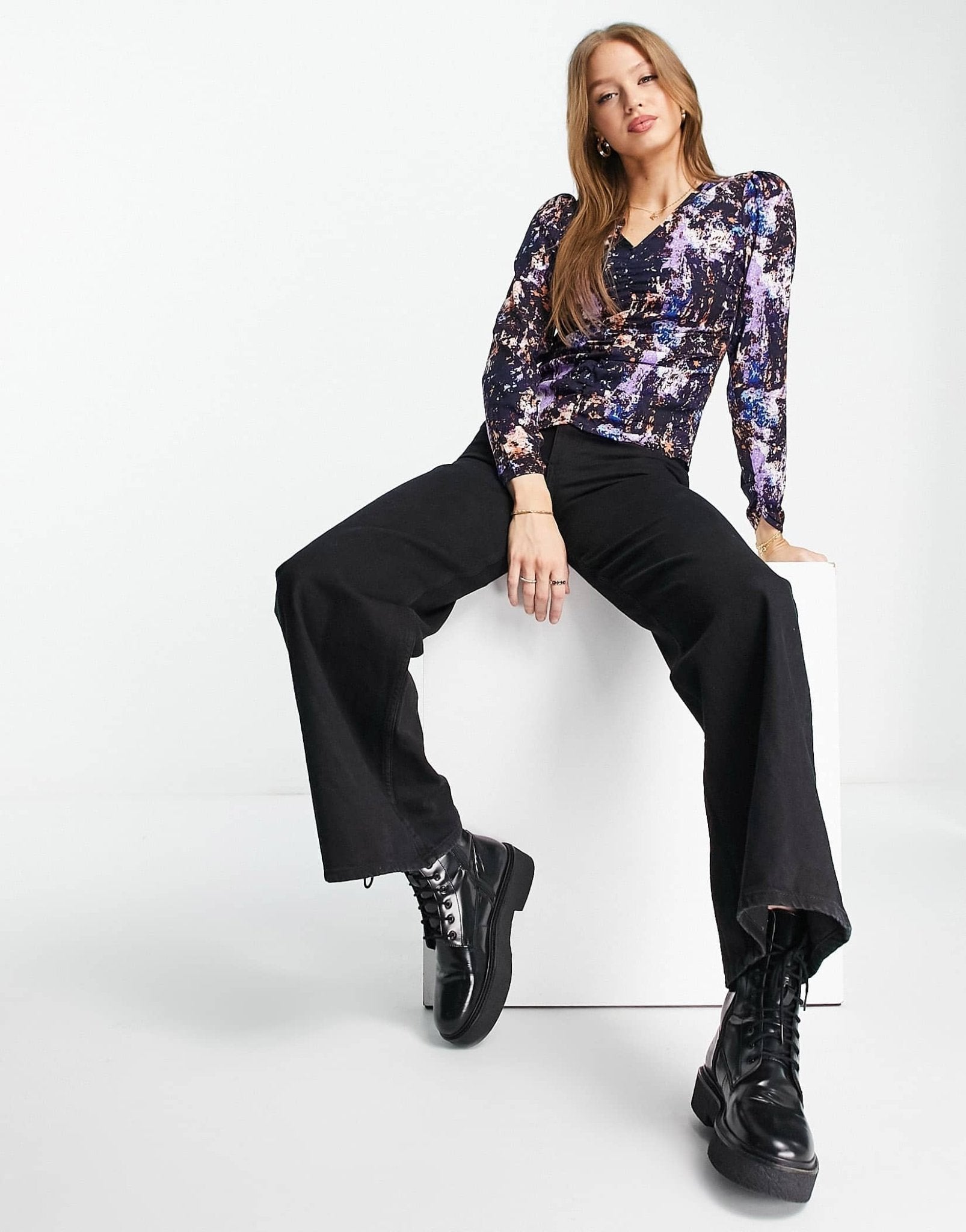 Pieces exclusive ruched crop top in blue abstract print - ASOS Sample Sale EU Store