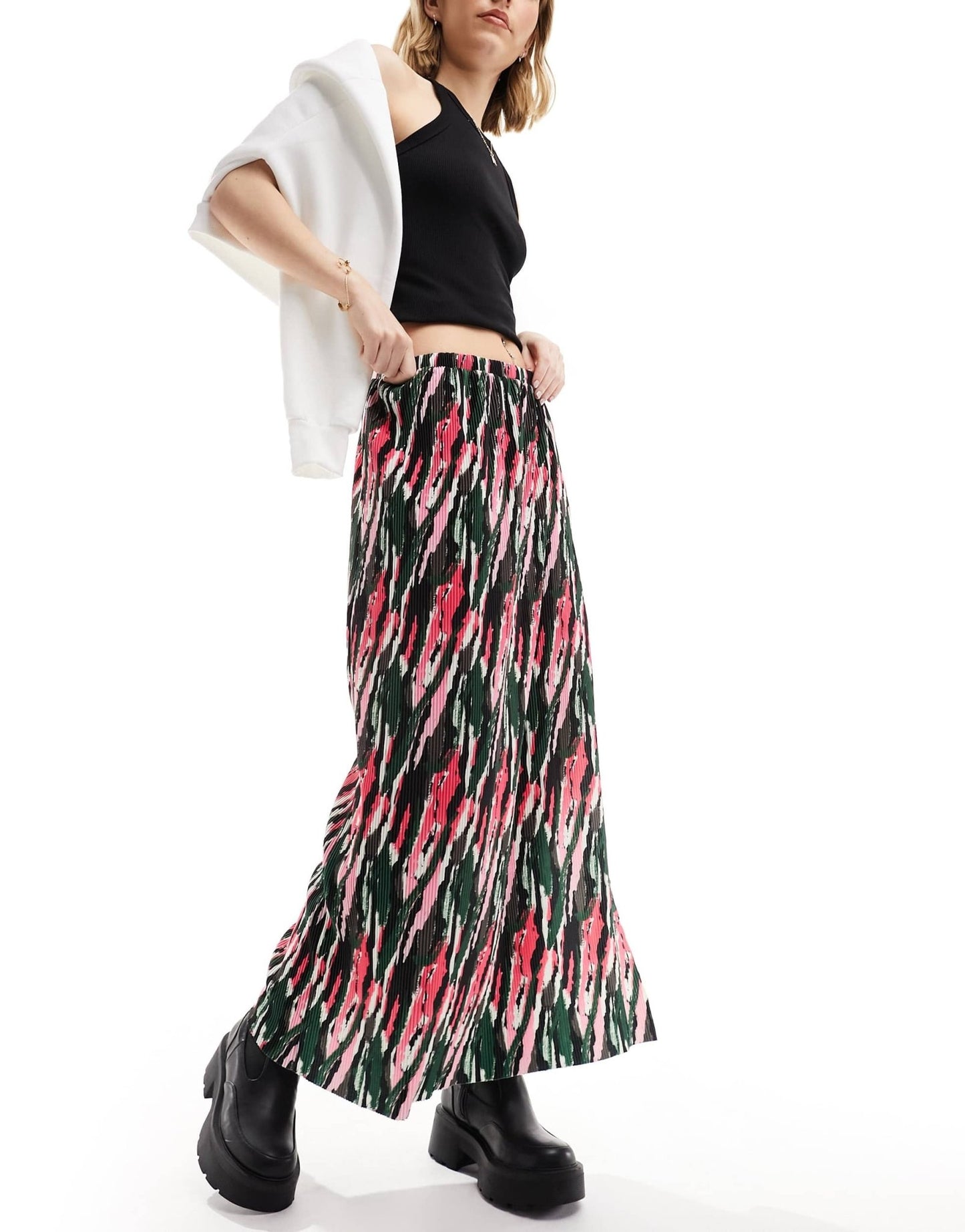 Pieces plisse maxi skirt in multi graphic print - ASOS Sample Sale EU Store