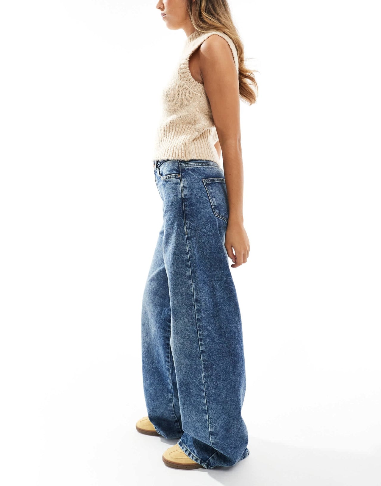 Pieces Selma high waisted wide leg jeans in medium blue rinse - ASOS Sample Sale EU Store