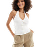 Top de punto Pimkie con cuello halter y botones en blanco