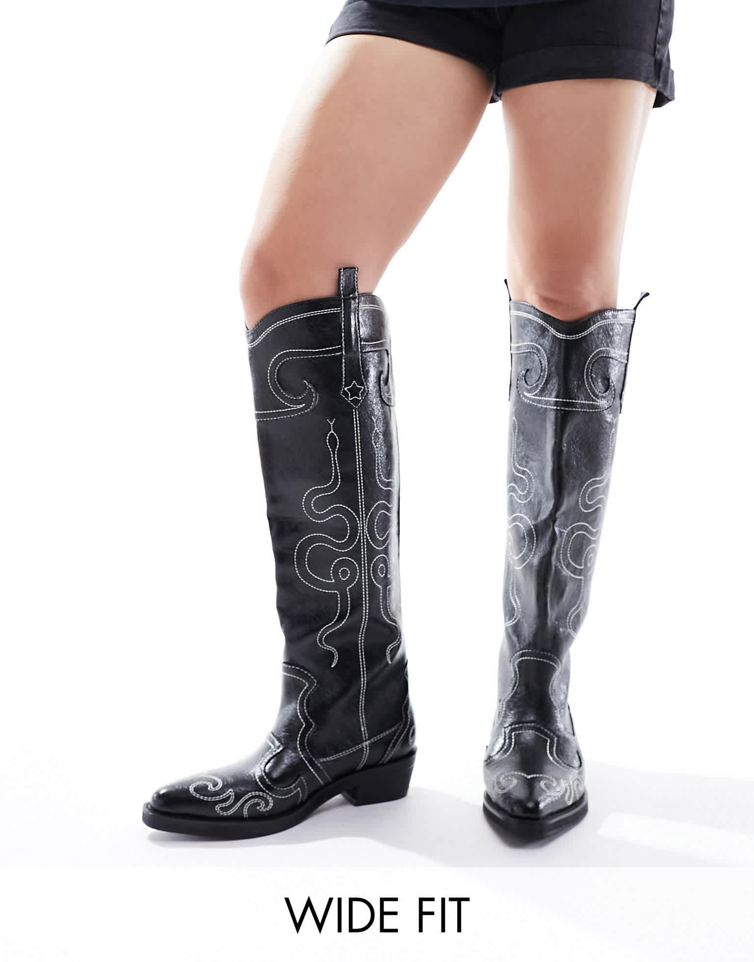 Public Desire Wide Fit Serpentine western boot with embroidery in black - ASOS Sample Sale EU Store