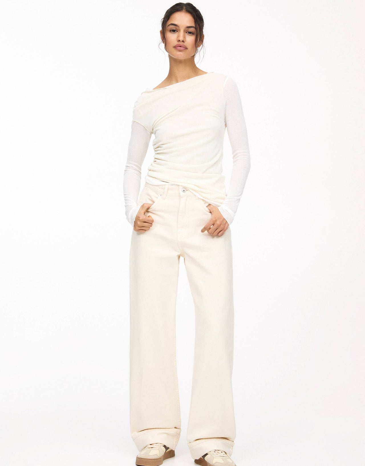 Pull&Bear turn up hem mid rise baggy jeans in ecru - ASOS Sample Sale EU Store