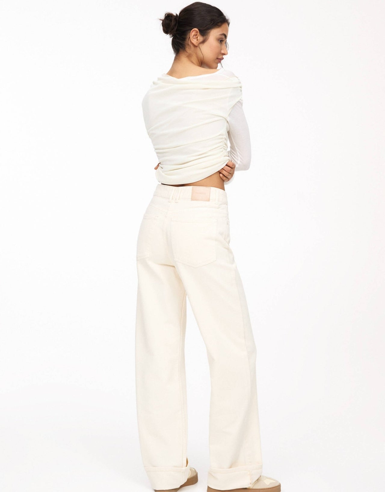 Pull&Bear turn up hem mid rise baggy jeans in ecru - ASOS Sample Sale EU Store