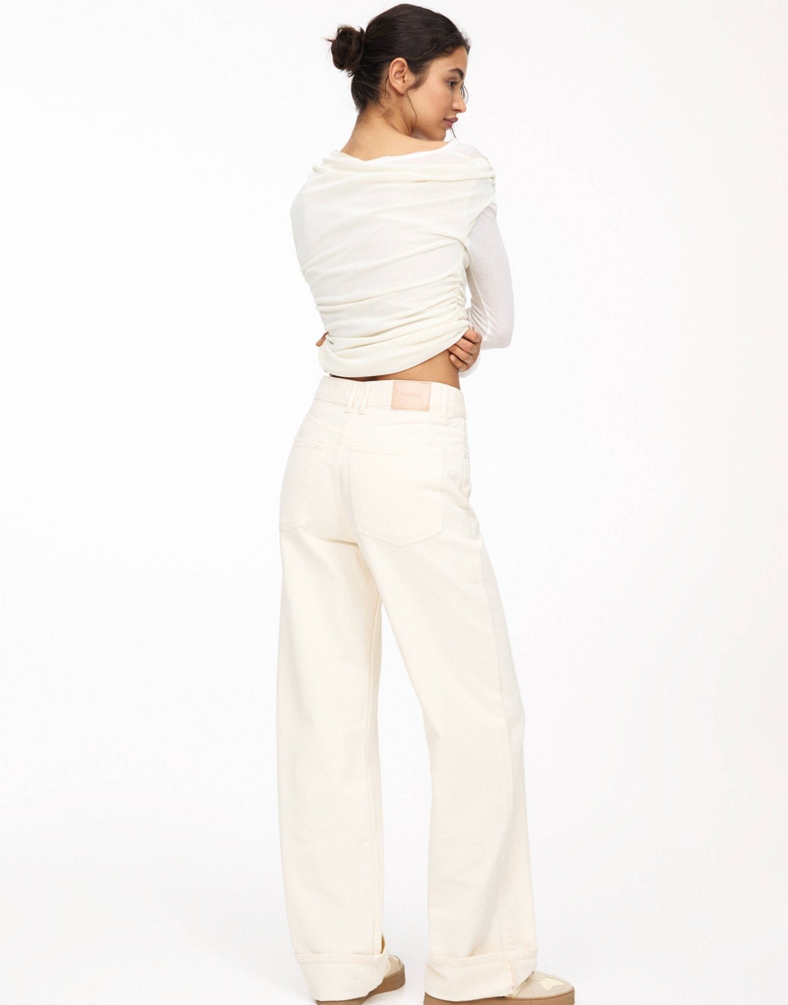 Pull&Bear turn up hem mid rise baggy jeans in ecru - ASOS Sample Sale EU Store