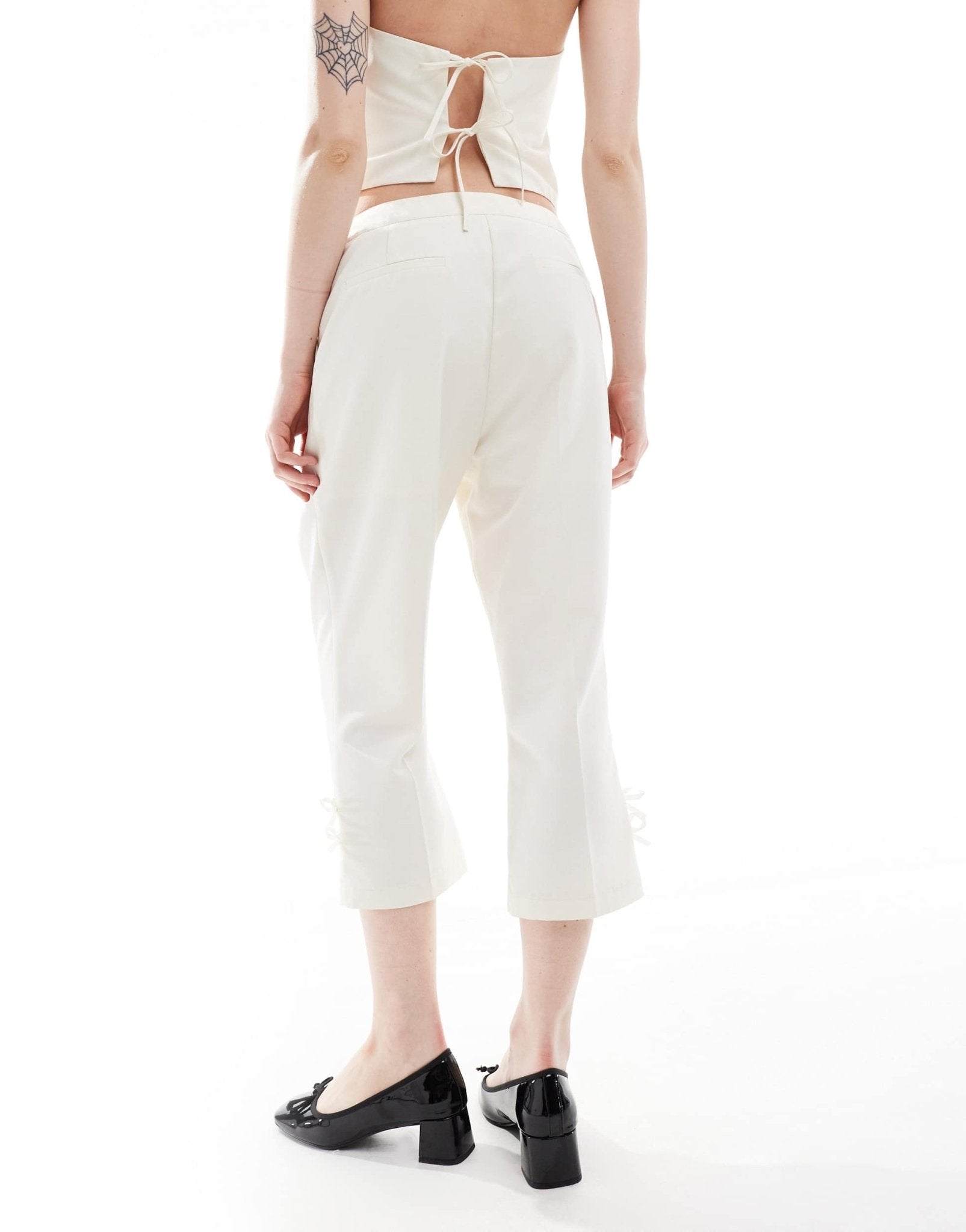 Reclaimed Vintage capri trousers with bows in white co - ord - ASOS Sample Sale EU Store